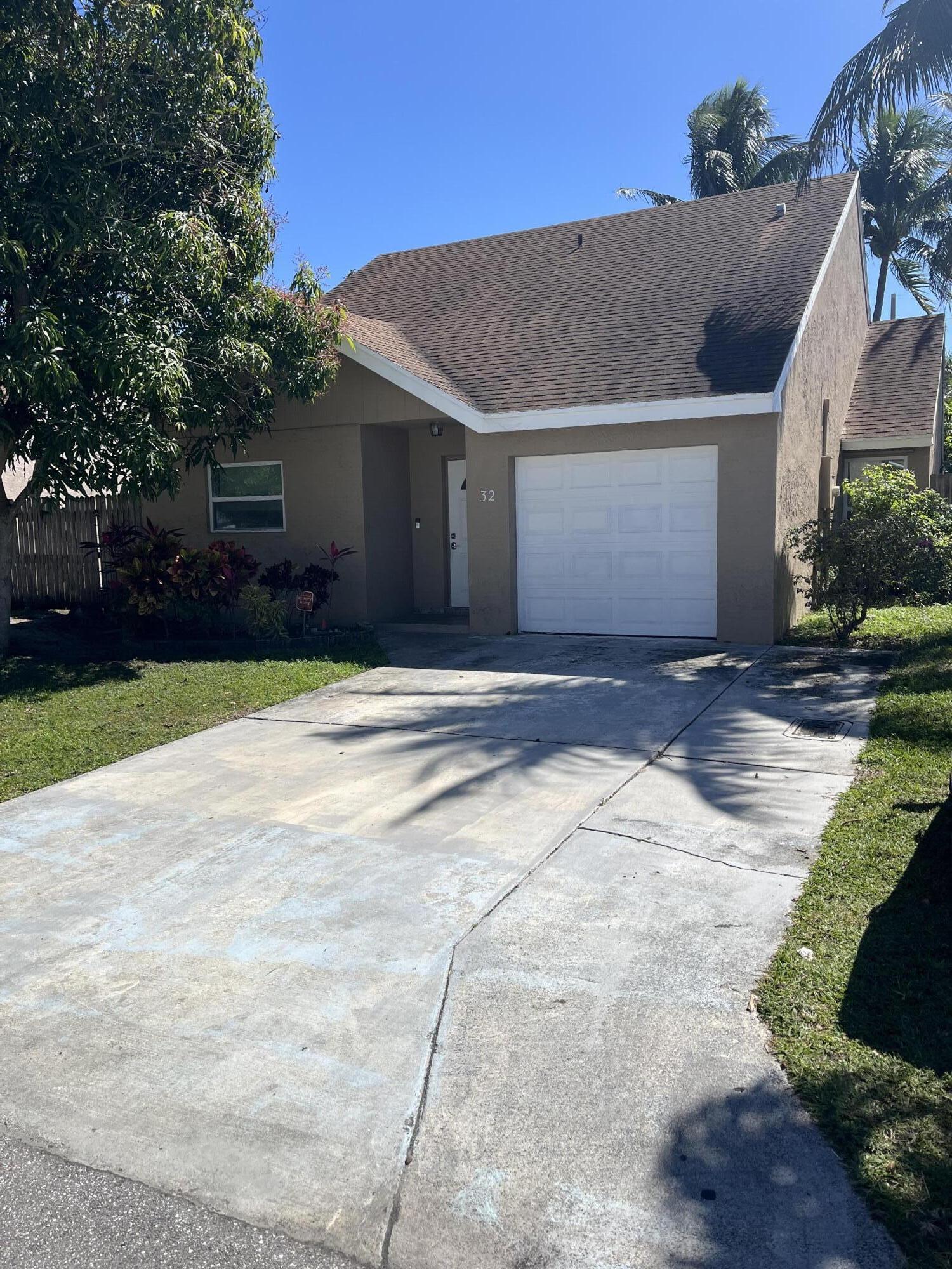 Property for Sale at 32 Peachtree Place, Boynton Beach, Palm Beach County, Florida - Bedrooms: 3 
Bathrooms: 2  - $399,900