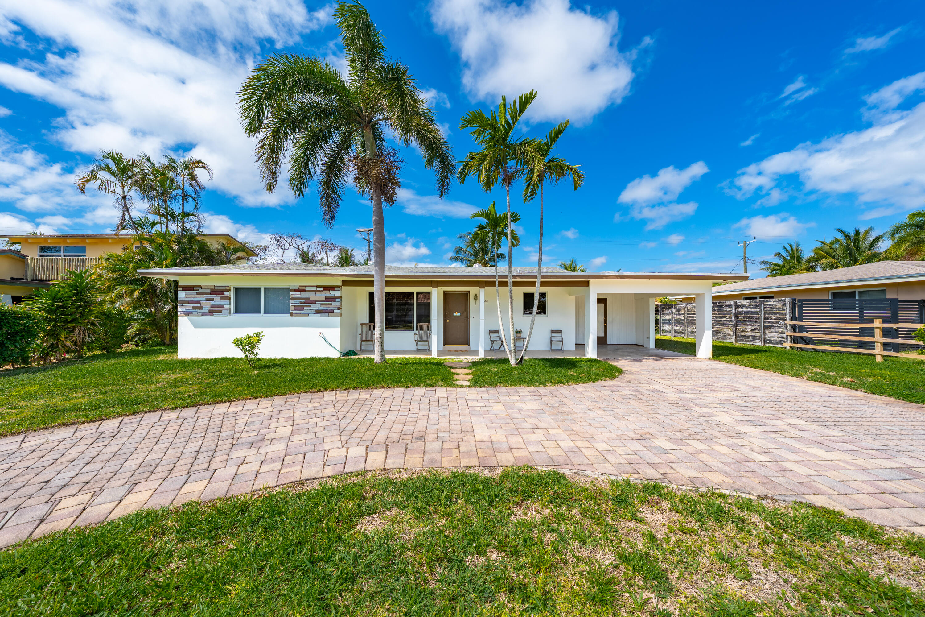 1085 Nw 3rd Avenue, Boca Raton, Palm Beach County, Florida - 3 Bedrooms  
2 Bathrooms - 