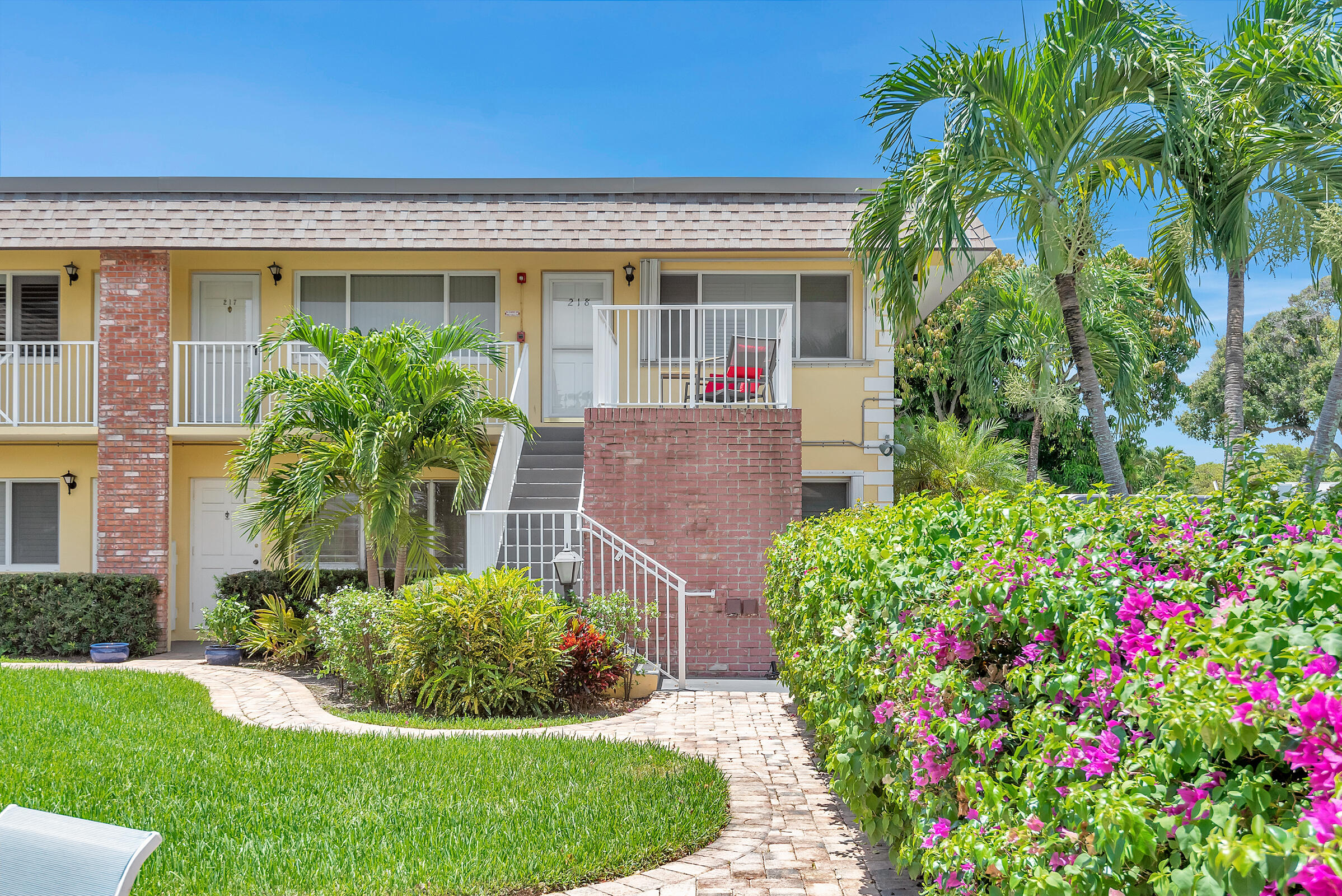 Property for Sale at 1001 Ne 8th Avenue 218, Delray Beach, Palm Beach County, Florida - Bedrooms: 1 
Bathrooms: 1  - $305,000
