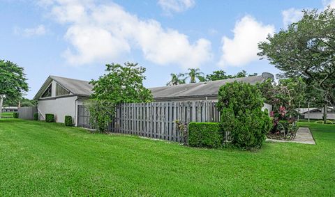Photo of 1139 Summit Trail Circle #B, West Palm Beach, FL 33415 (MLS # RX-11128311)