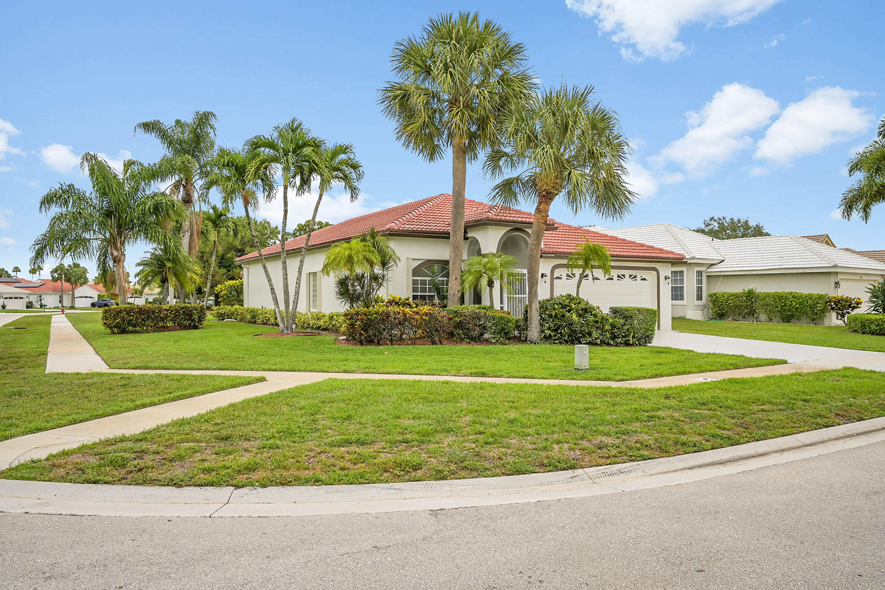 2615 Country Golf Drive, Wellington, Palm Beach County, Florida - 3 Bedrooms  
2 Bathrooms - 