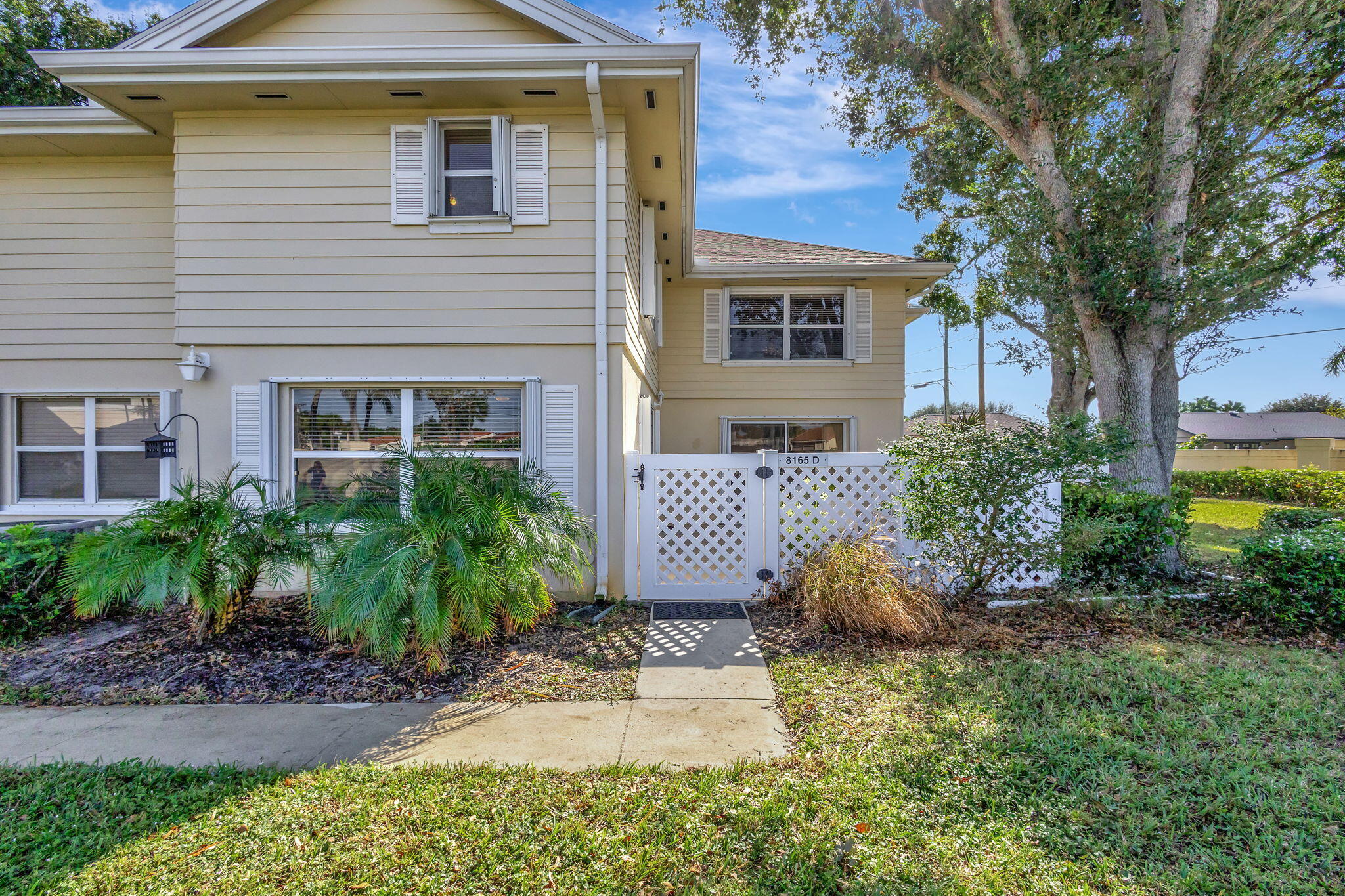 8165 Andover Court 65D, Lake Clarke Shores, Palm Beach County, Florida - 2 Bedrooms  
2.5 Bathrooms - 