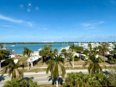 Photo of 38 Harbour Isle Drive E #Ph01, Fort Pierce, FL 34949 (MLS # RX-11121115)