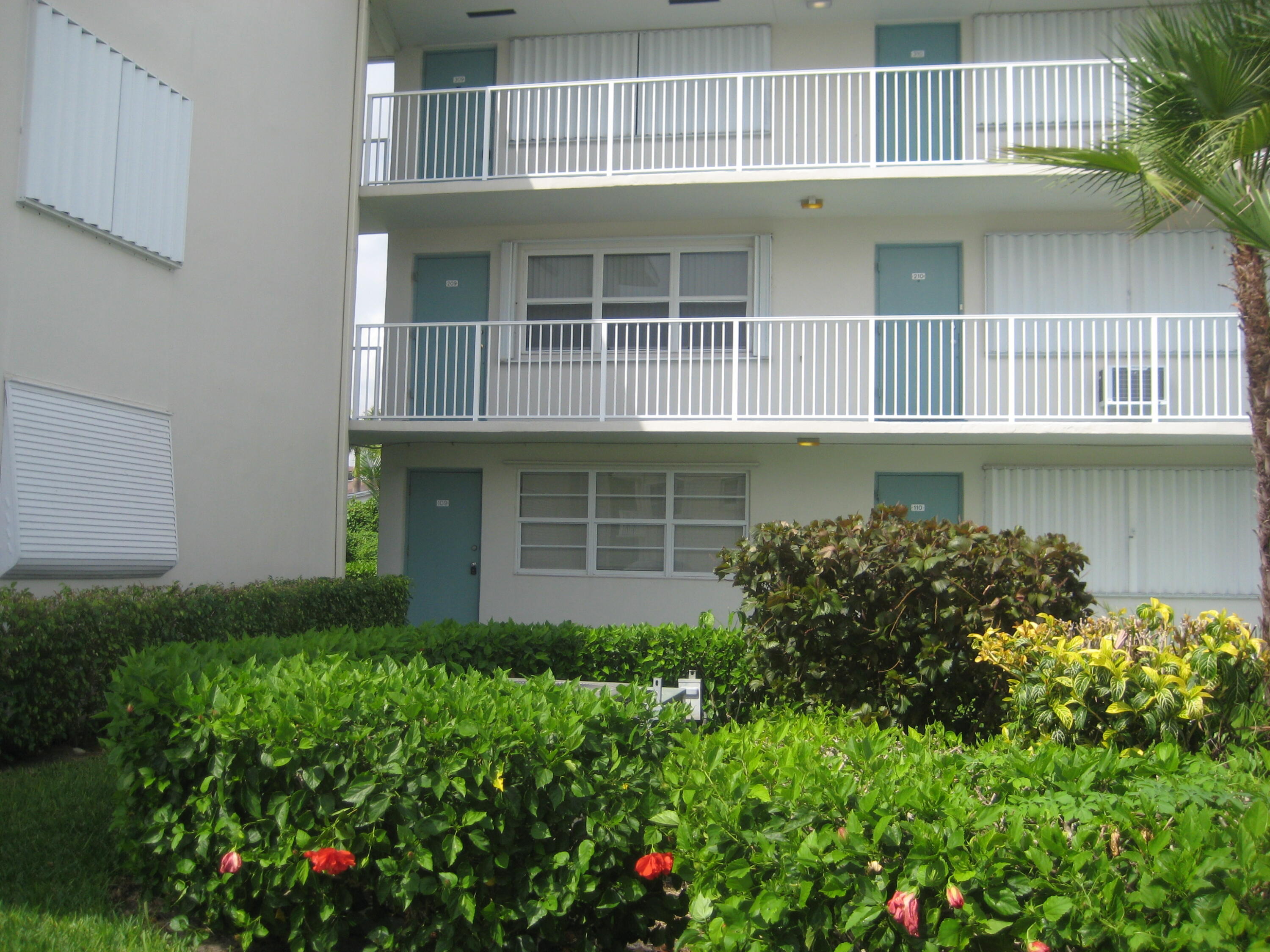 Property for Sale at 210 Horizons 109, Boynton Beach, Palm Beach County, Florida - Bedrooms: 1 
Bathrooms: 1.5  - $200,000