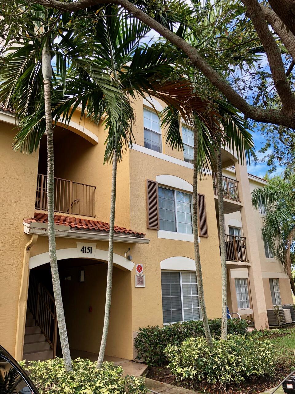 4151 San Marino Blvd  Blvd 308, West Palm Beach, Palm Beach County, Florida - 3 Bedrooms  
2.5 Bathrooms - 