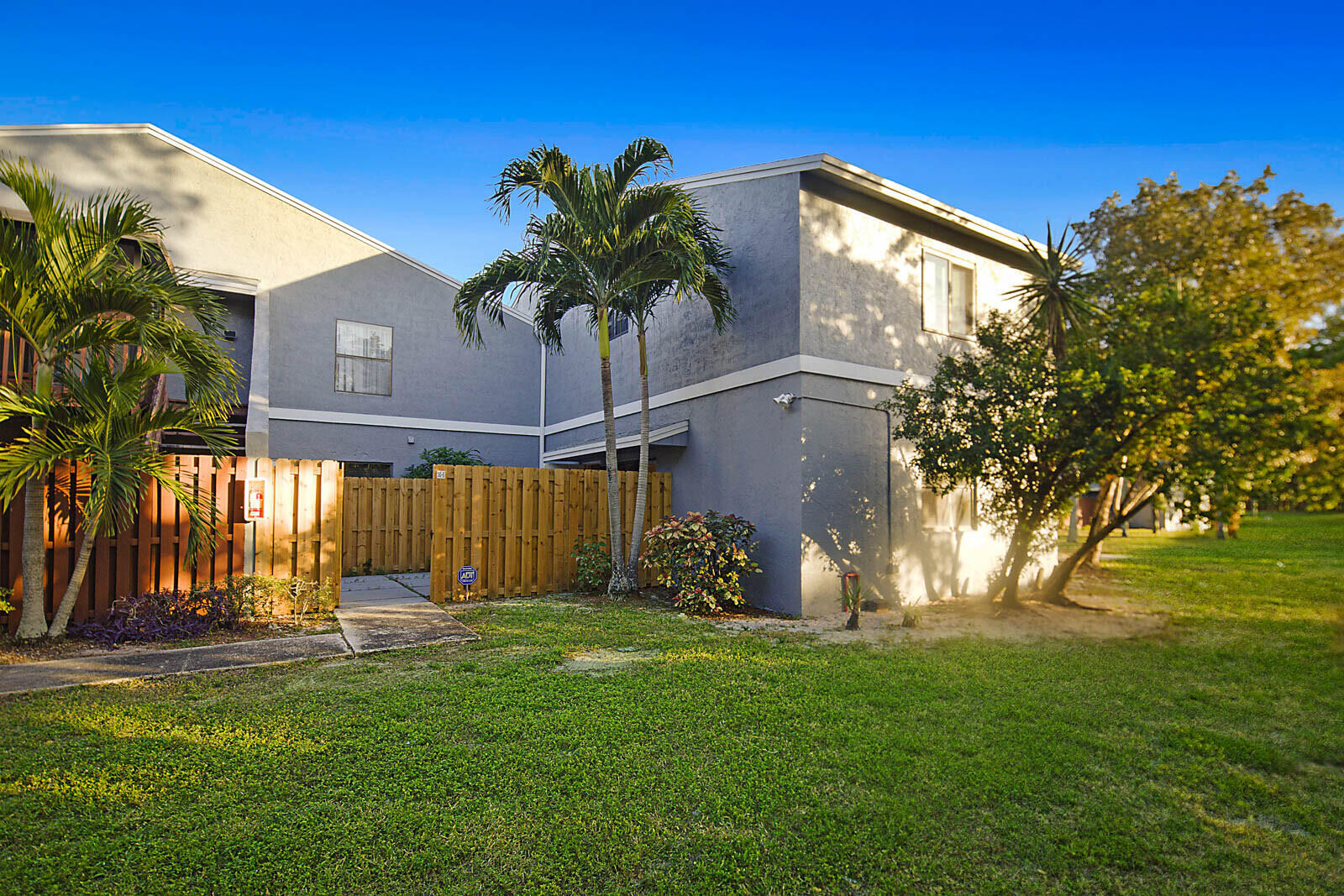 30 Crossings Circle B, Boynton Beach, Palm Beach County, Florida - 2 Bedrooms  
1.5 Bathrooms - 