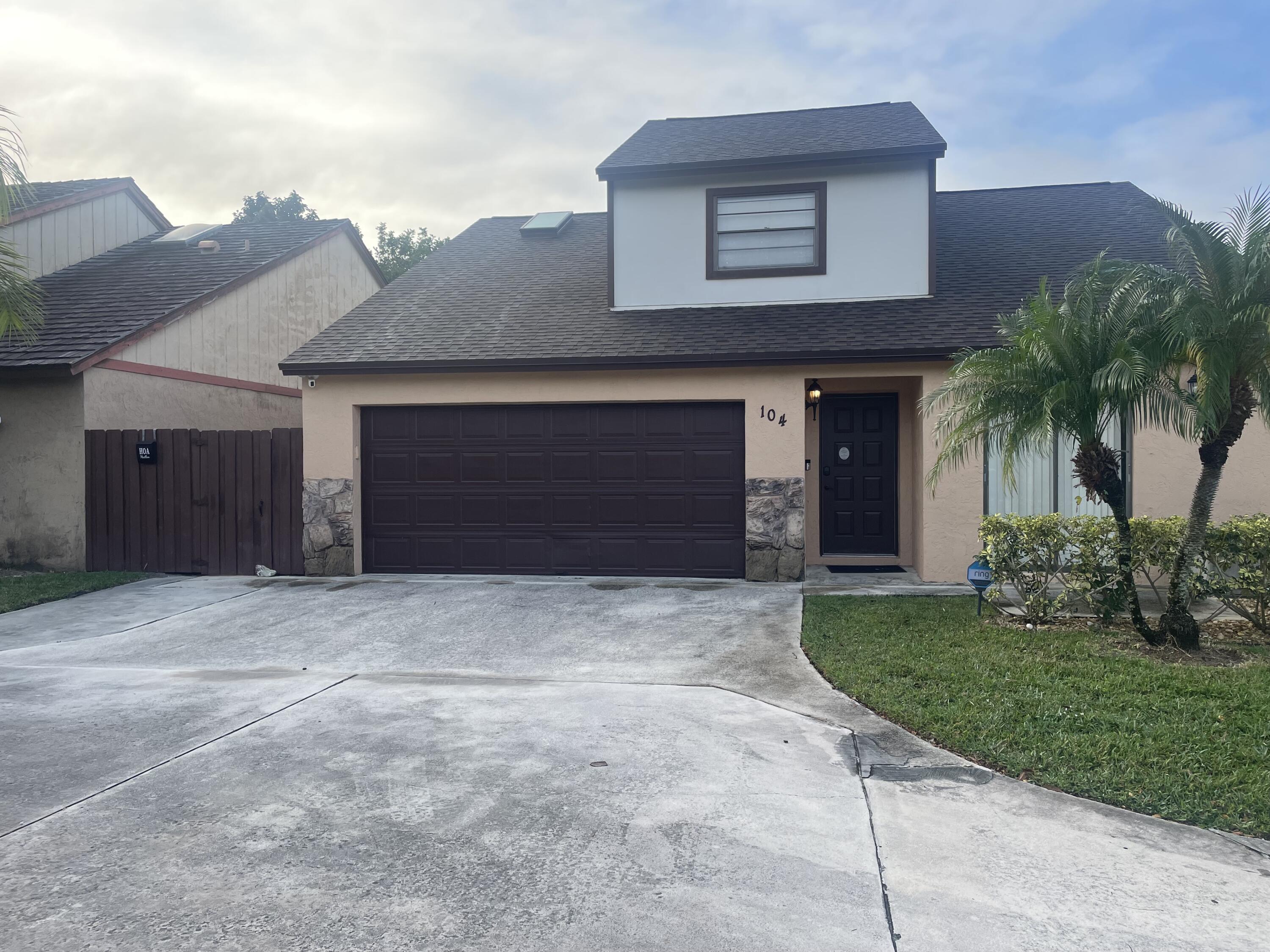 104 Beaumont Lane, Palm Beach Gardens, Palm Beach County, Florida - 3 Bedrooms  
3 Bathrooms - 