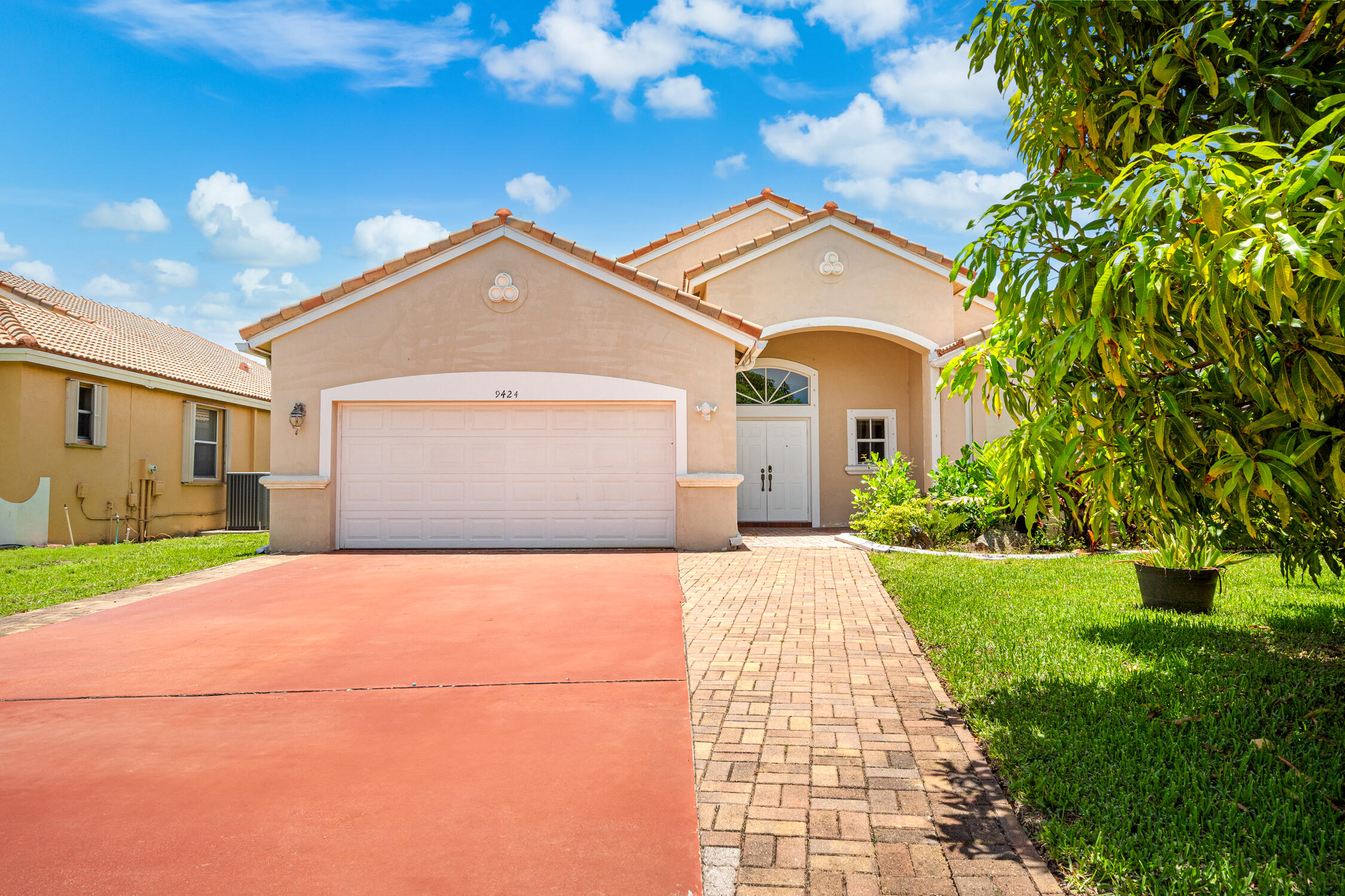 Property for Sale at 9424 Lago Drive, Boynton Beach, Palm Beach County, Florida - Bedrooms: 4 
Bathrooms: 2  - $620,000