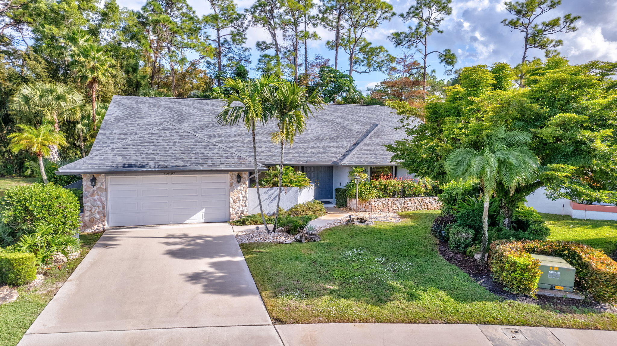 13331 Kingsbury Drive, Wellington, Palm Beach County, Florida - 4 Bedrooms  
2.5 Bathrooms - 