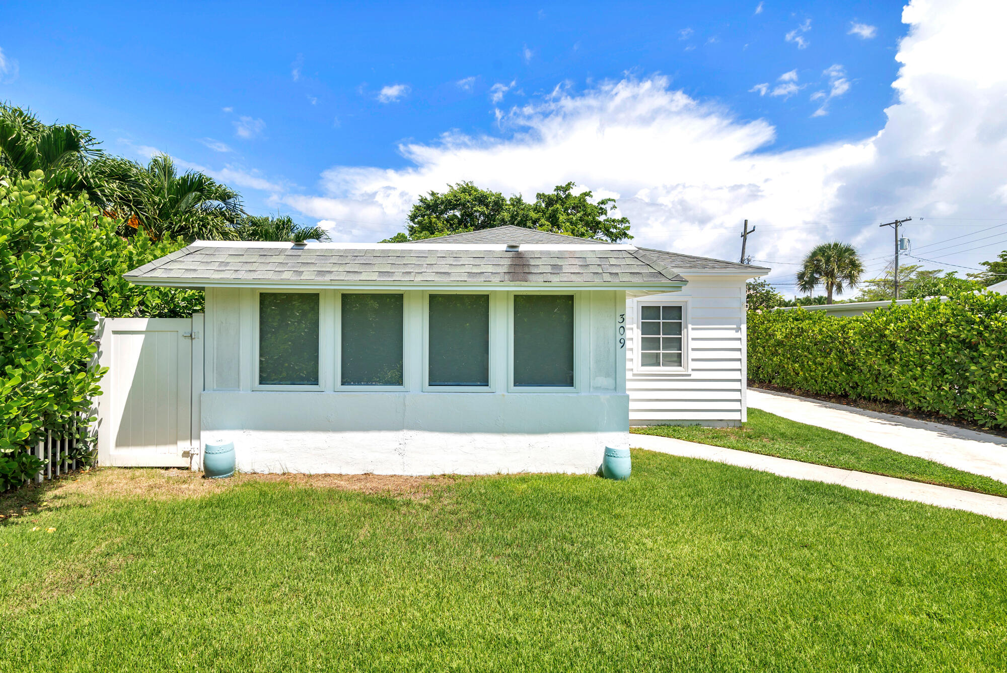 309 Edgewood Drive, West Palm Beach, Palm Beach County, Florida - 2 Bedrooms  
1 Bathrooms - 