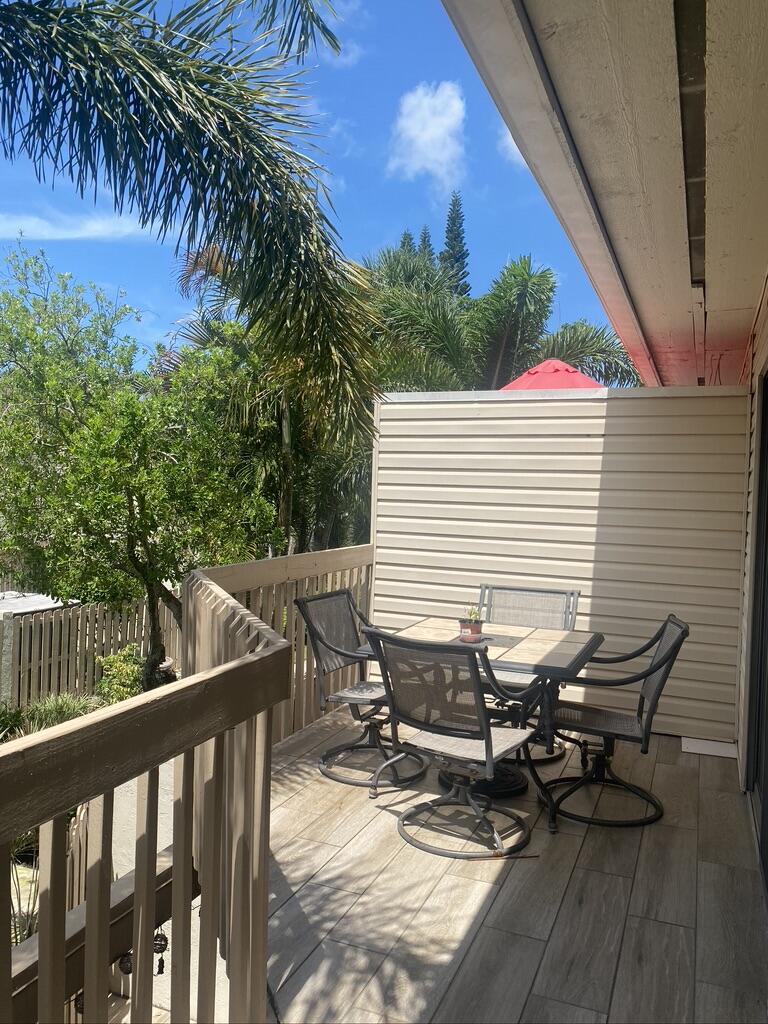 612 Executive Center Drive 202, West Palm Beach, Palm Beach County, Florida - 2 Bedrooms  
2.5 Bathrooms - 