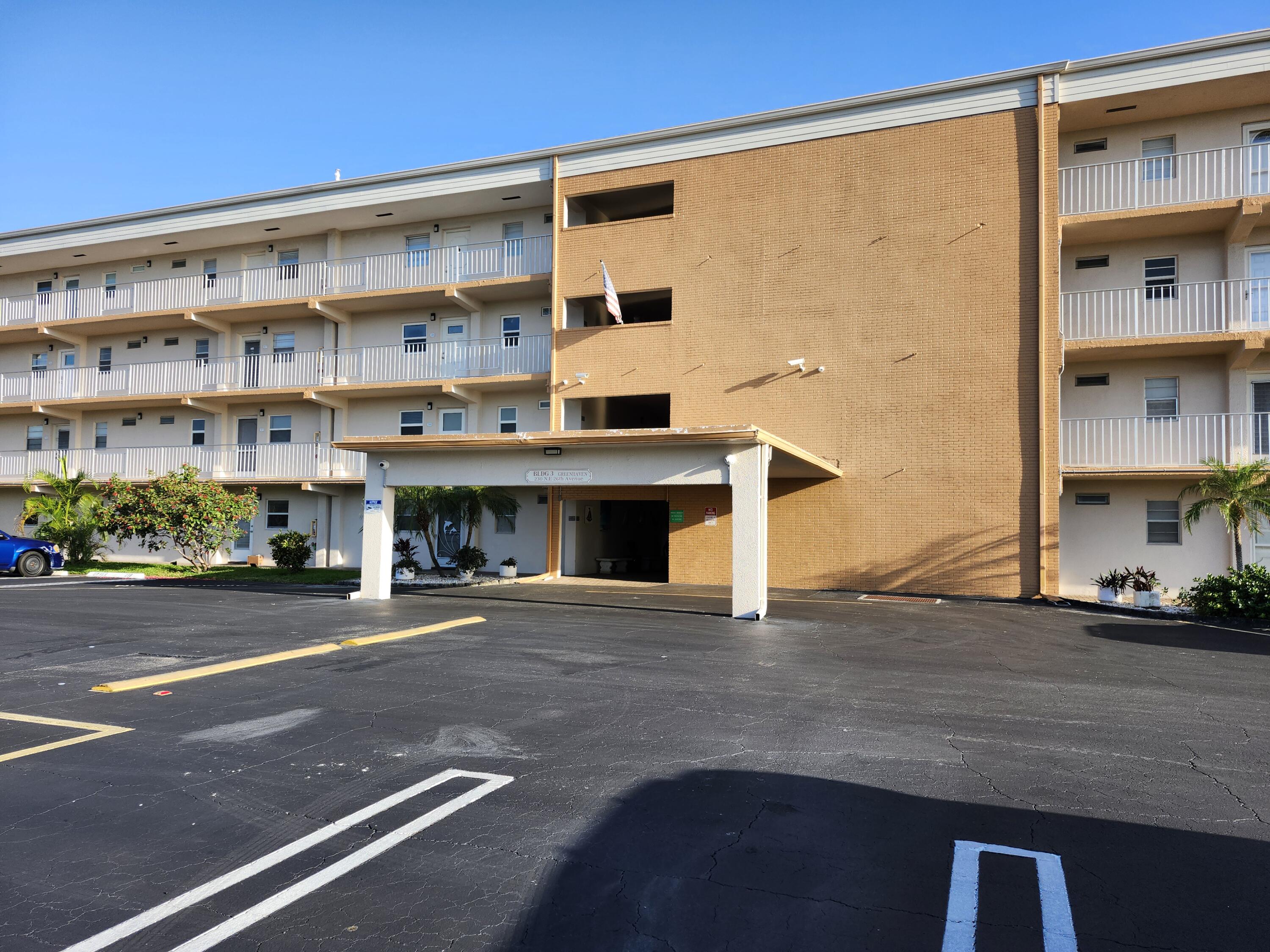Property for Sale at 230 Ne 26th Avenue 216, Boynton Beach, Palm Beach County, Florida - Bedrooms: 1 
Bathrooms: 1.5  - $60,000
