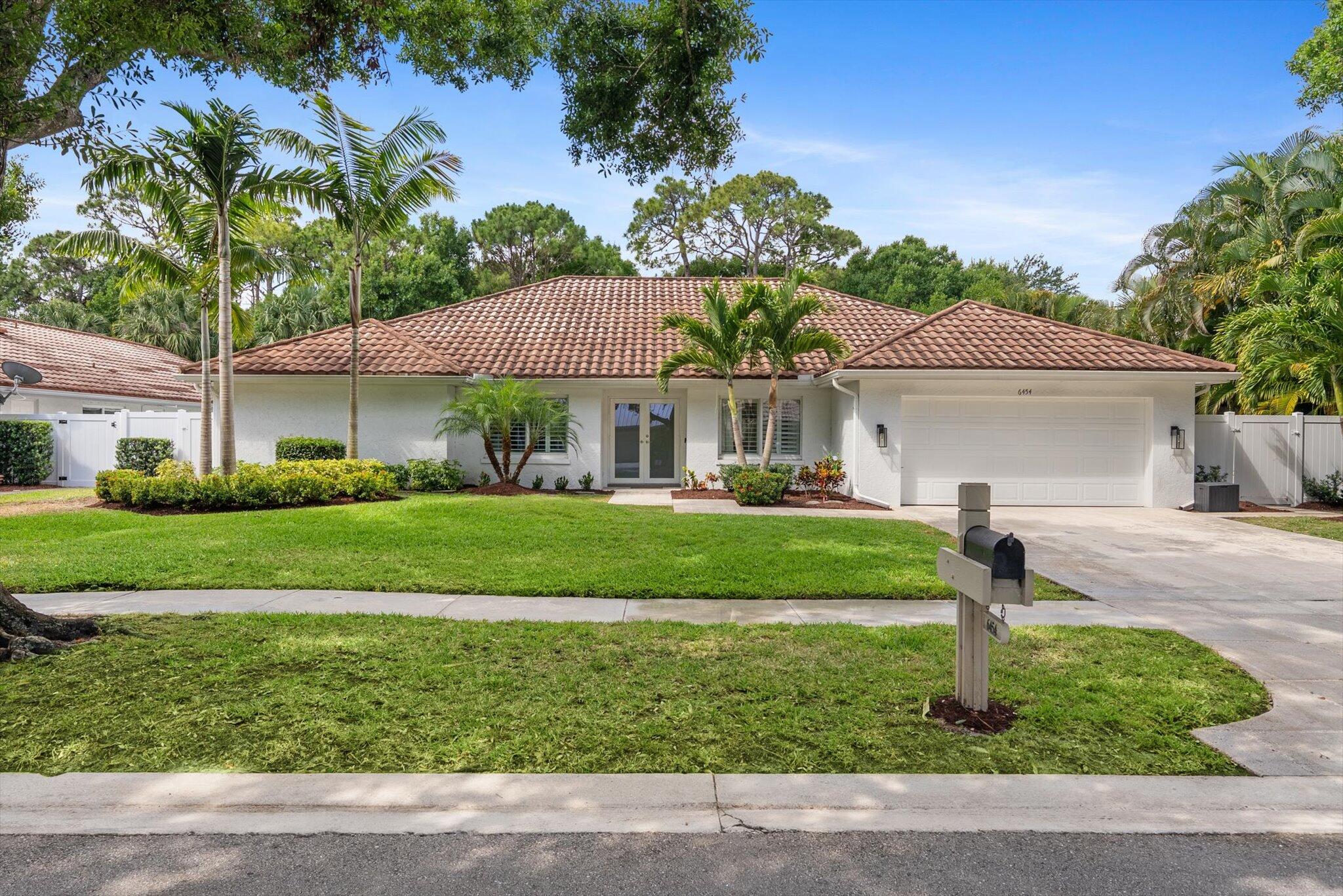 Property for Sale at 6454 Winding Lake Drive, Jupiter, Palm Beach County, Florida - Bedrooms: 4 
Bathrooms: 3  - $959,900