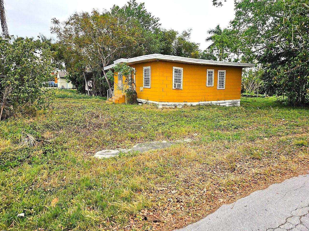 398 Cypress Avenue, Pahokee, Palm Beach County, Florida - 3 Bedrooms  
1 Bathrooms - 