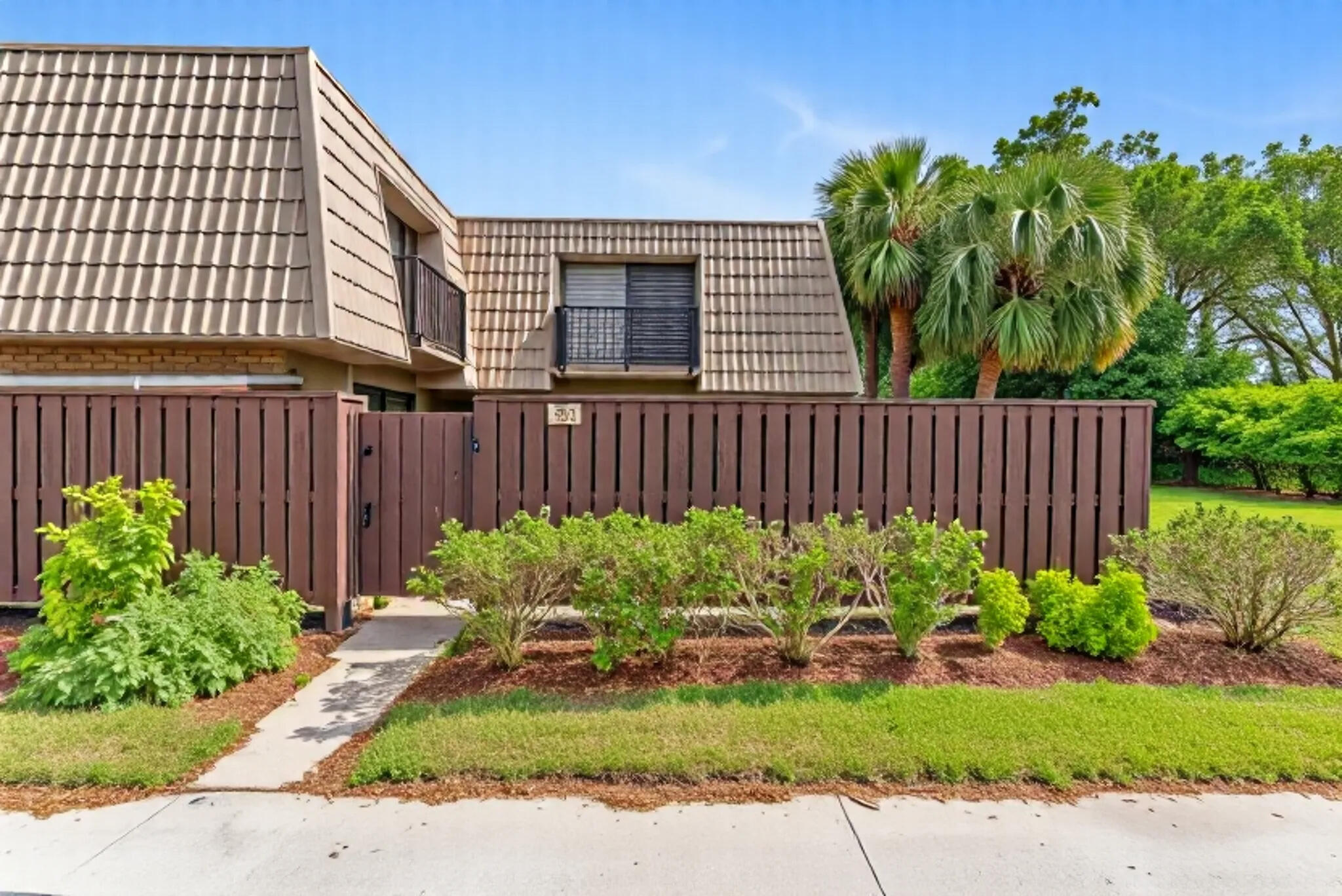 Property for Sale at 5103 51st Way, West Palm Beach, Palm Beach County, Florida - Bedrooms: 2 
Bathrooms: 2.5  - $279,000