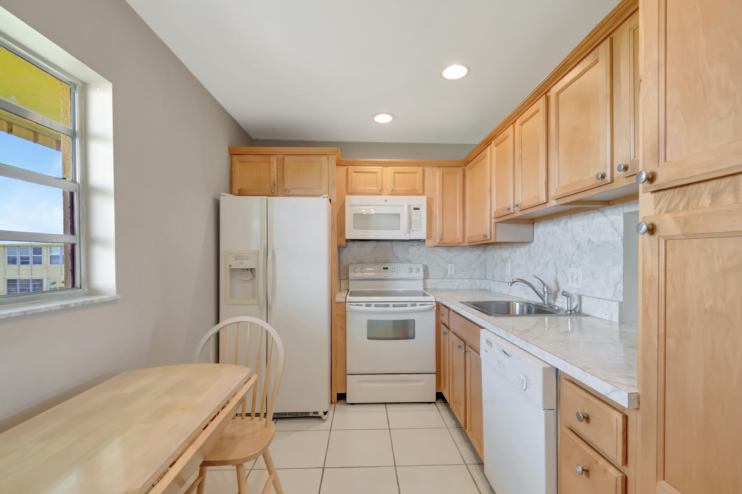Property for Sale at 2515 Ne 1st Court 412 Ct, Boynton Beach, Palm Beach County, Florida - Bedrooms: 1 
Bathrooms: 1.5  - $90,000