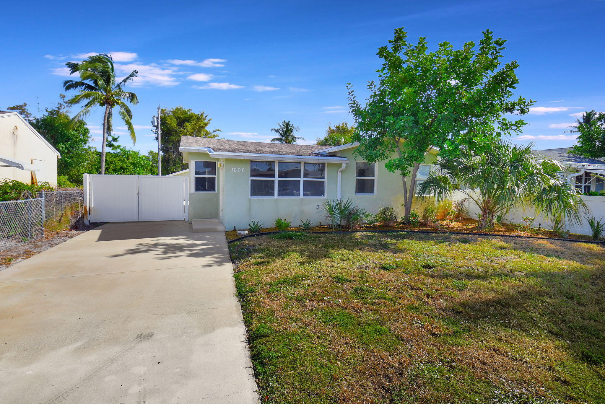 1006 Se 3rd Street, Boynton Beach, Palm Beach County, Florida - 2 Bedrooms  
1 Bathrooms - 