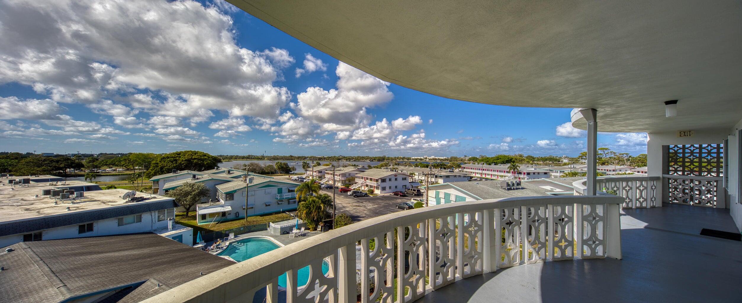 Property for Sale at 2381 Sunset Avenue 416, Lake Worth, Palm Beach County, Florida - Bedrooms: 2 
Bathrooms: 2  - $134,900
