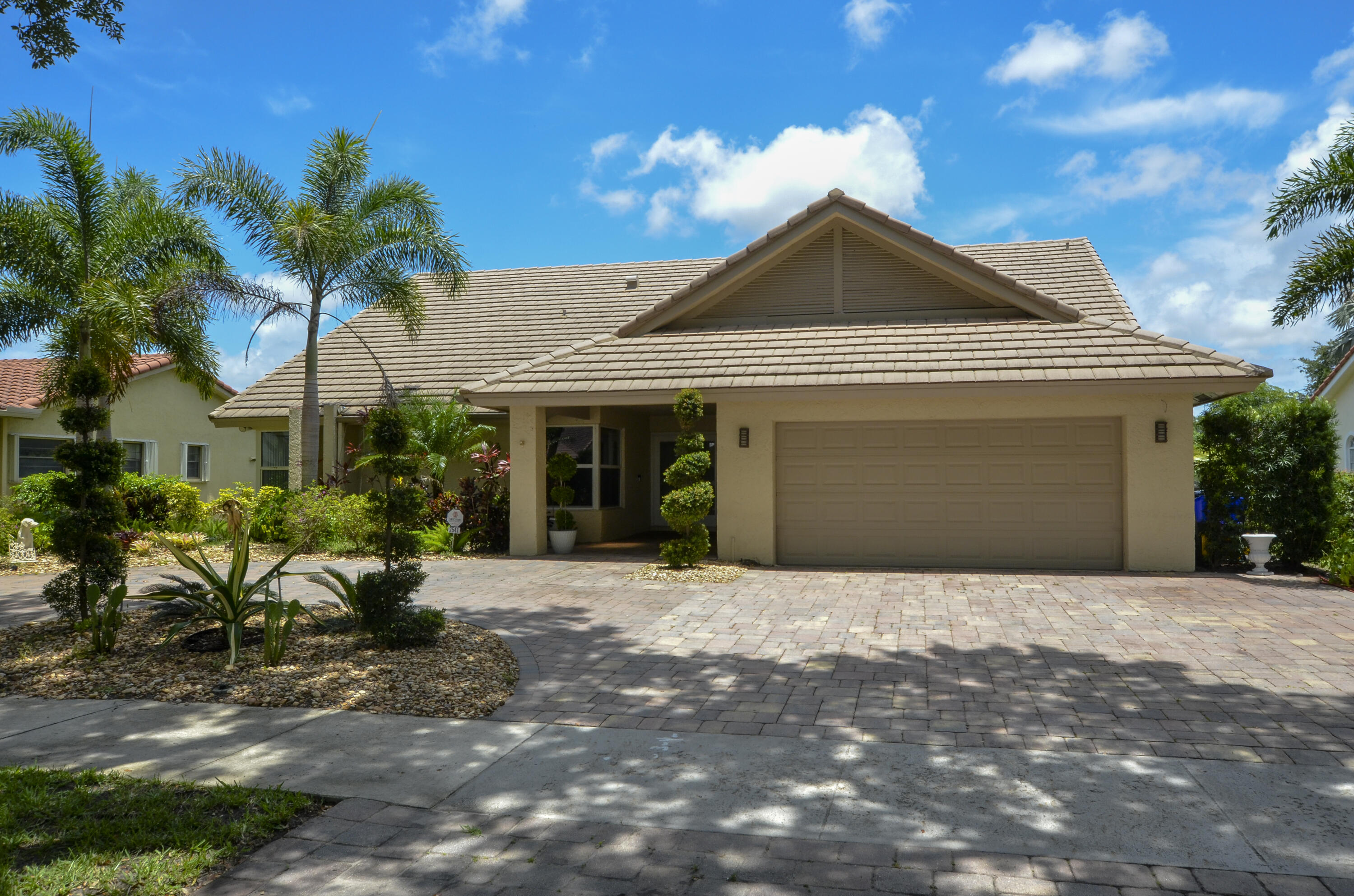 2541 Nw 39 Street Street, Boca Raton, Palm Beach County, Florida - 4 Bedrooms  
2.5 Bathrooms - 