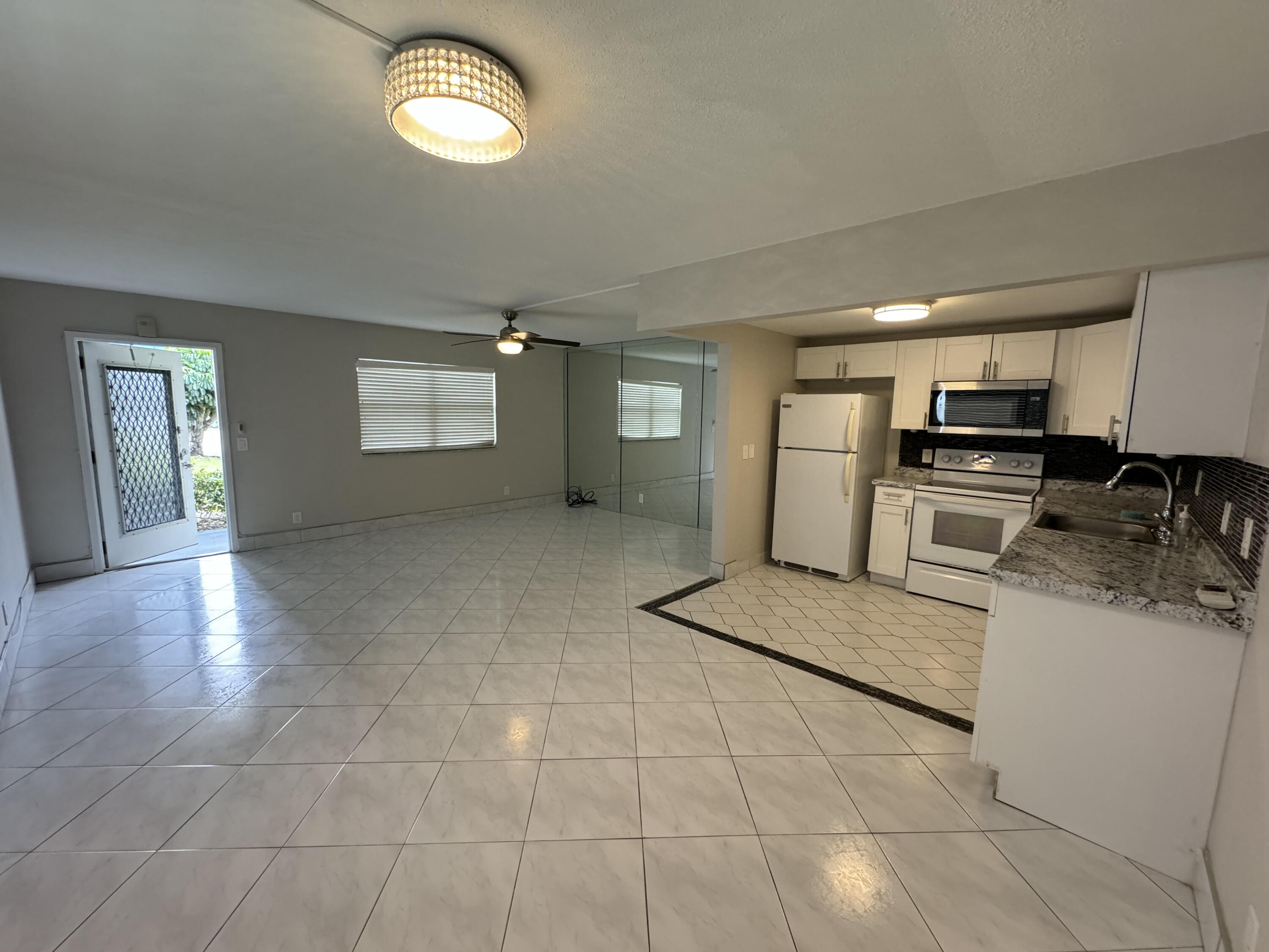 195 Brittany E, Delray Beach, Palm Beach County, Florida - 1 Bedrooms  
1.5 Bathrooms - 