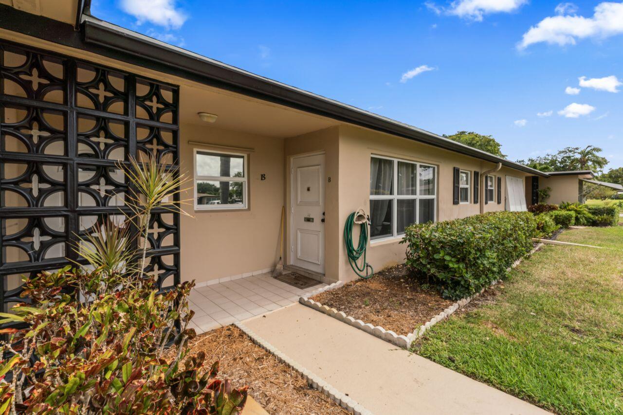 Property for Sale at 1025 South Drive B, Delray Beach, Palm Beach County, Florida - Bedrooms: 1 
Bathrooms: 1.5  - $157,000