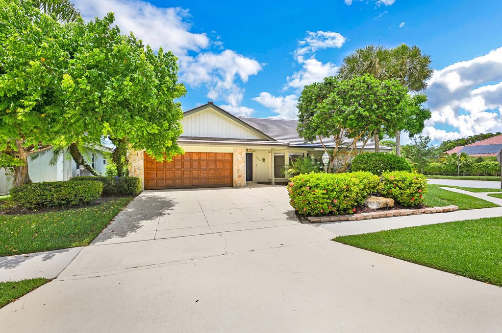 Photo of 12820 Calais Circle, Palm Beach Gardens, FL 33410 (MLS # RX-10817943)