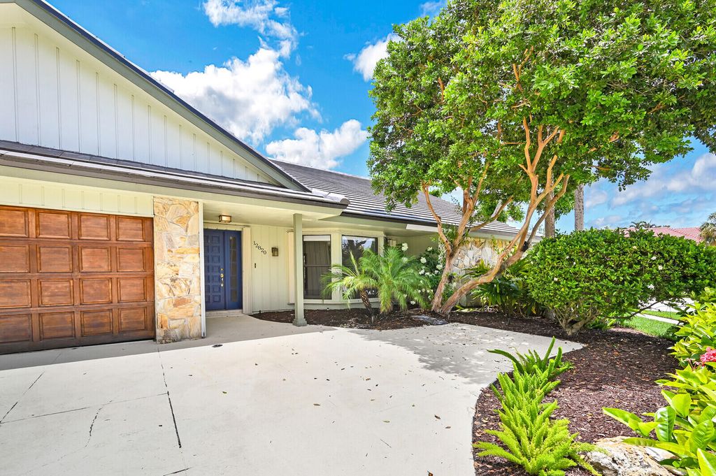 Photo of 12820 Calais Circle, Palm Beach Gardens, FL 33410 (MLS # RX-10817943)