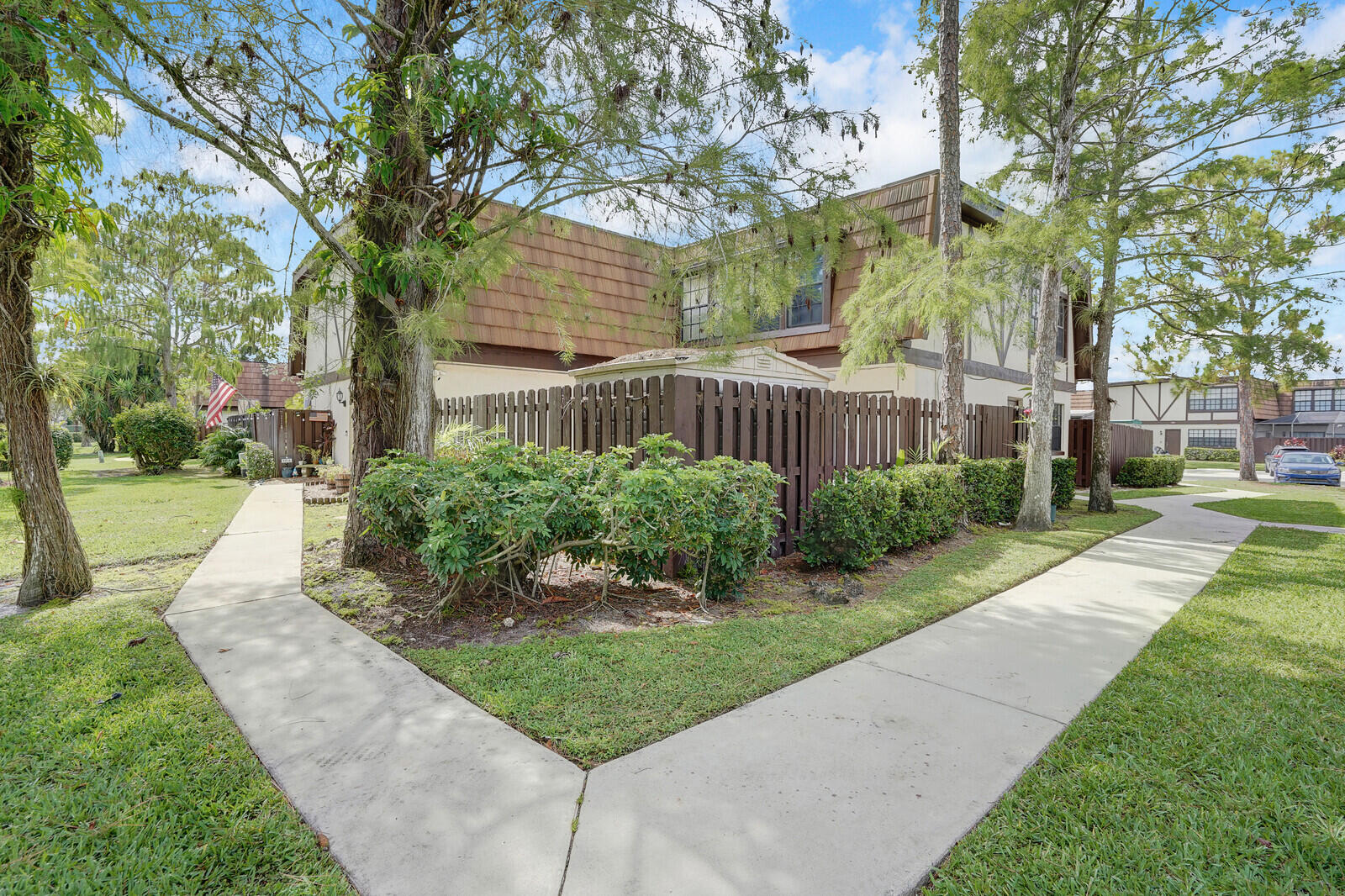 Property for Sale at 111 Weybridge Circle D, Royal Palm Beach, Palm Beach County, Florida - Bedrooms: 3 
Bathrooms: 2.5  - $319,900