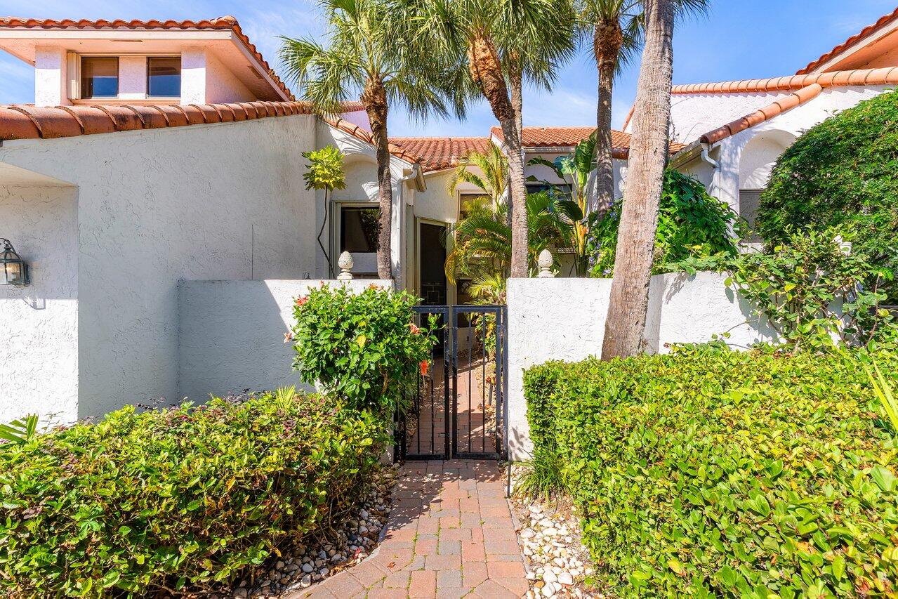 Property for Sale at 2475 Windsor Way Court, Wellington, Palm Beach County, Florida - Bedrooms: 3 
Bathrooms: 4.5  - $979,000