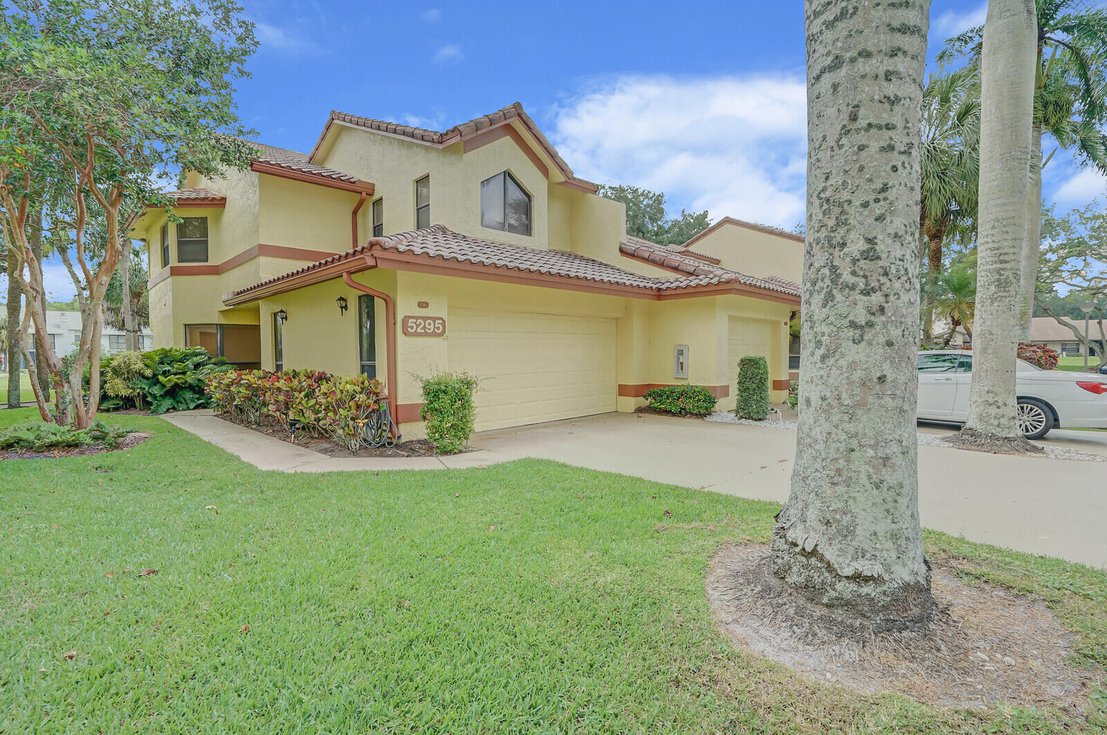 Property for Sale at 5295 10th Fairway Drive 1, Delray Beach, Palm Beach County, Florida - Bedrooms: 3 
Bathrooms: 2.5  - $365,000