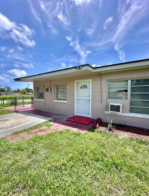 Photo of 3301 Avenue I, Fort Pierce, FL 34947 (MLS # RX-11123356)