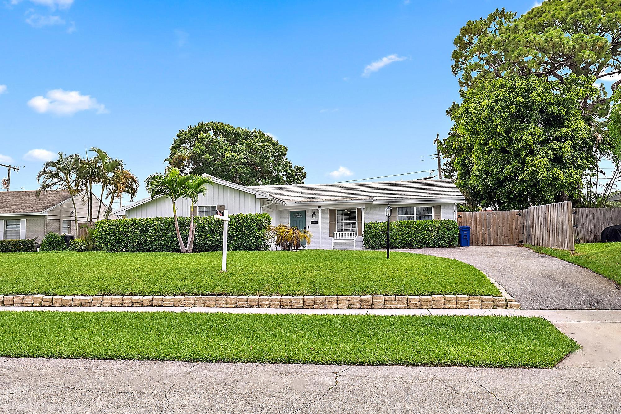 Property for Sale at 911 Poplar Drive, Lake Park, Palm Beach County, Florida - Bedrooms: 4 
Bathrooms: 2  - $535,000