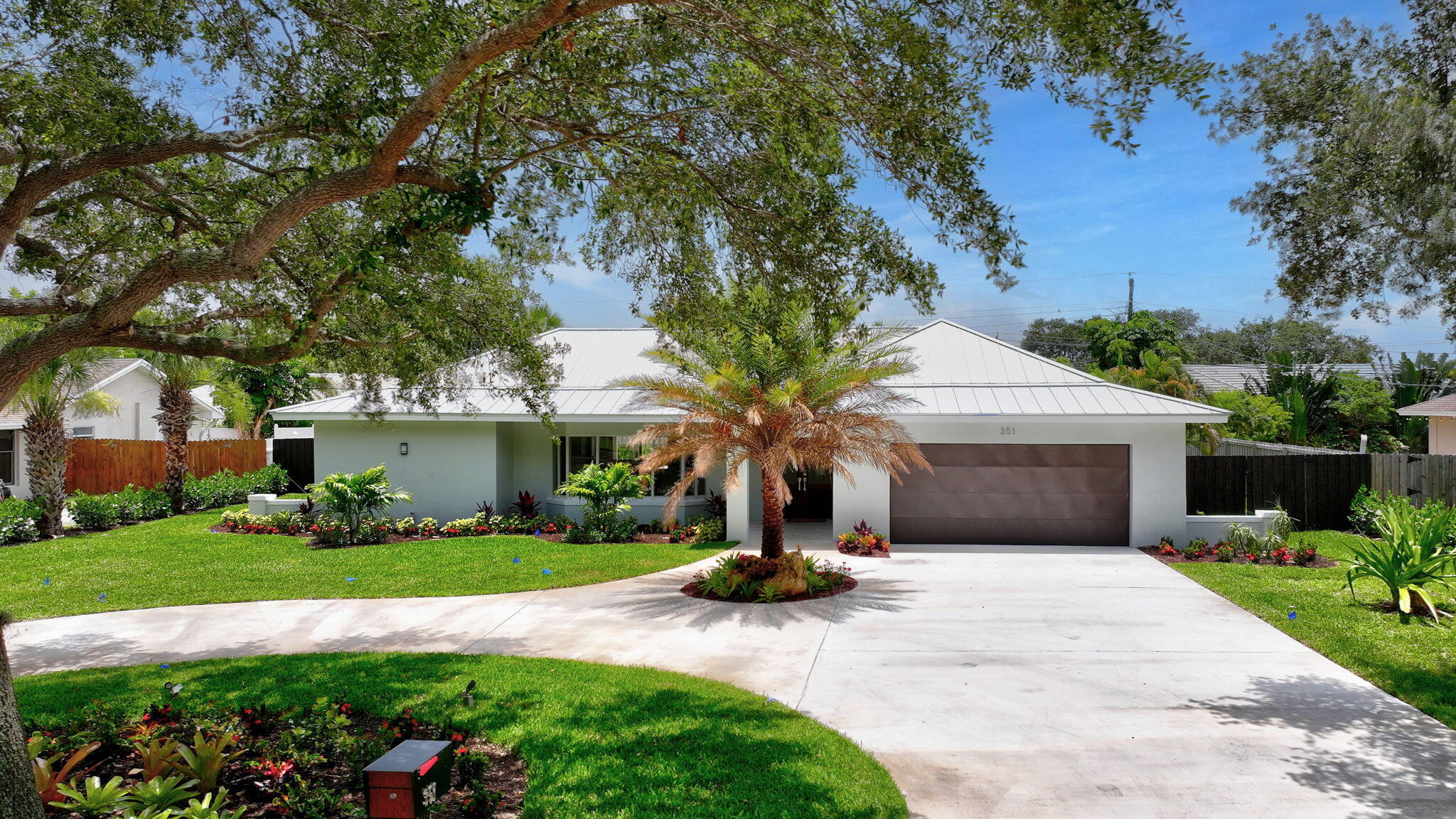 Property for Sale at 351 Country Club Dr, Tequesta, Palm Beach County, Florida - Bedrooms: 4 
Bathrooms: 3  - $1,695,000