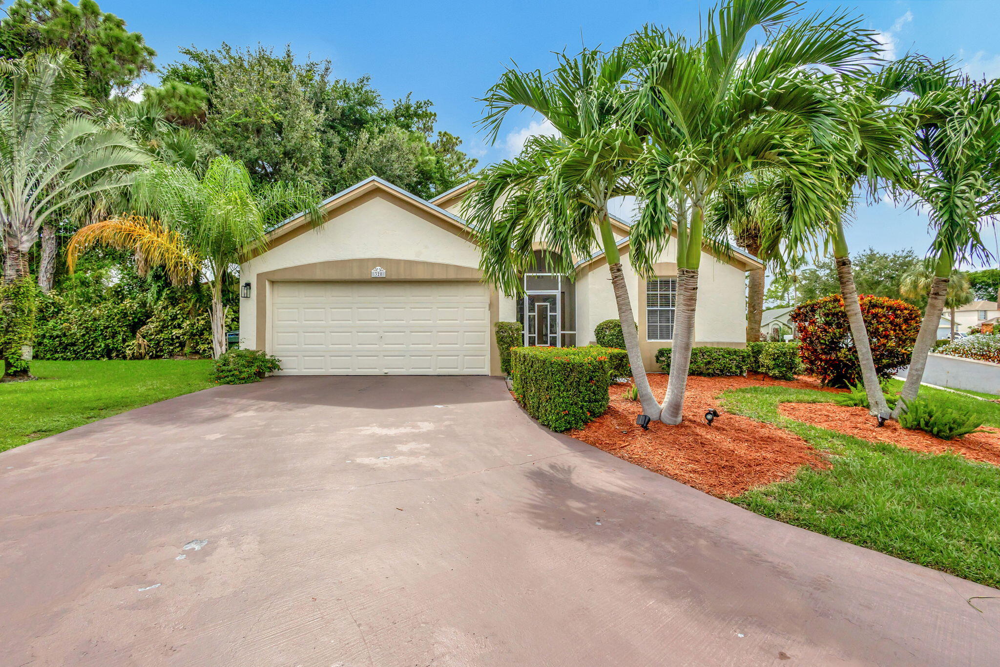 328 Hammocks Trail, Greenacres, Palm Beach County, Florida - 3 Bedrooms  
2 Bathrooms - 