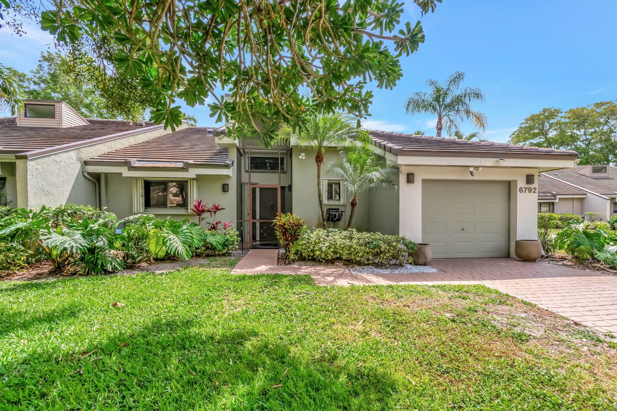 6792 Parisian Way, Lake Worth, Palm Beach County, Florida - 2 Bedrooms  
2.5 Bathrooms - 