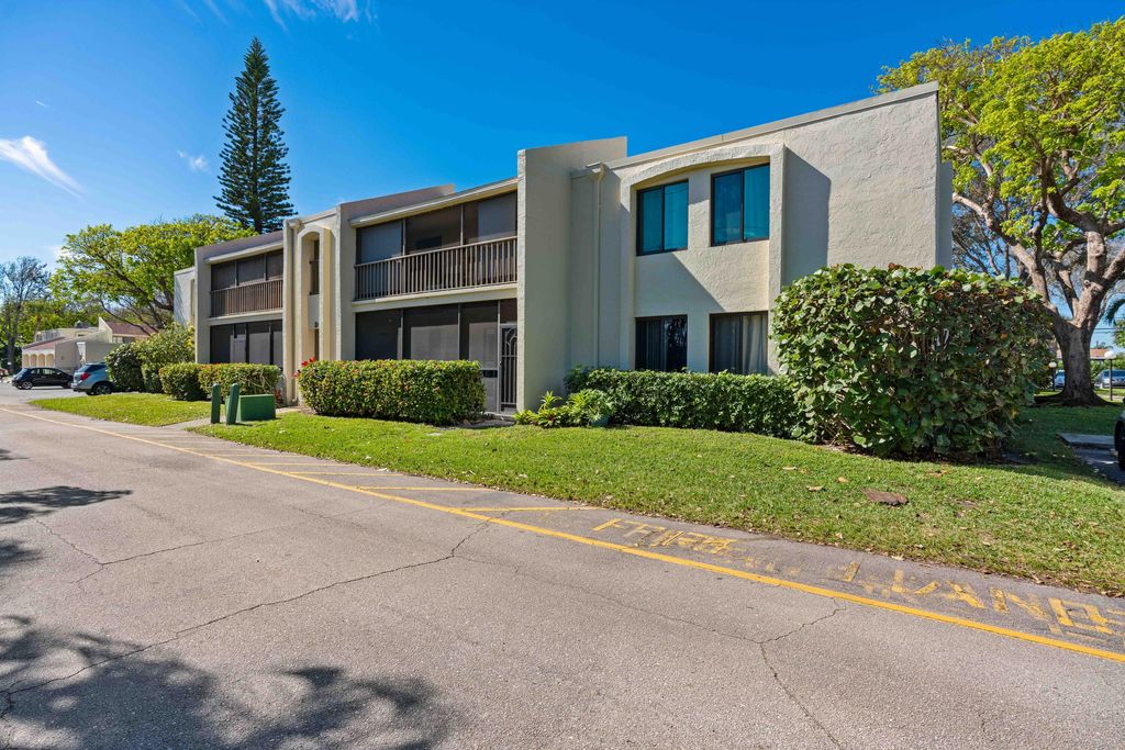 Photo of 150 Pineview Road #D2, Jupiter, FL 33469 (MLS # RX-11069235)