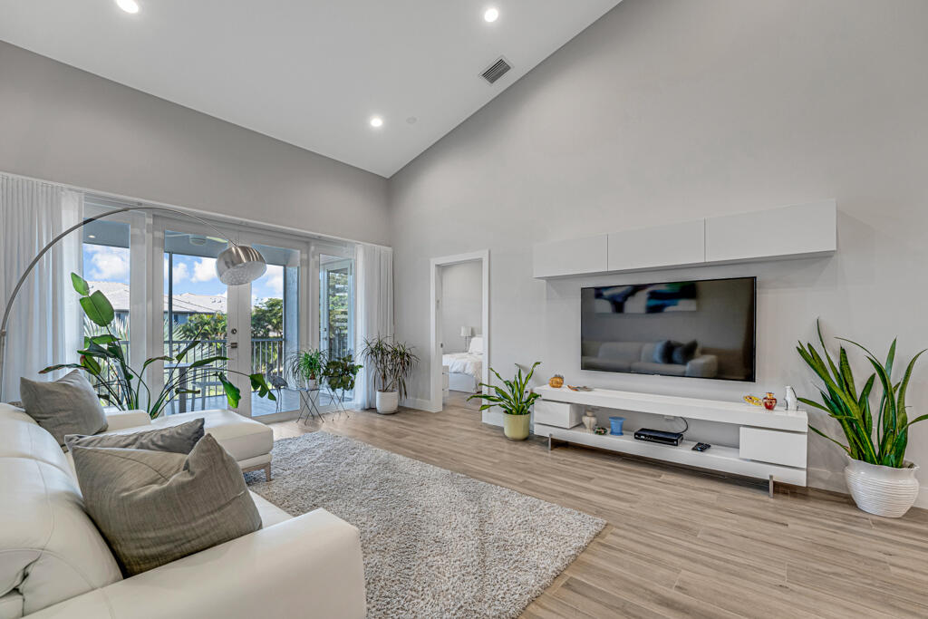 6576 Villa Sonrisa 1224 Drive 1224, Boca Raton, Palm Beach County, Florida - 3 Bedrooms  
2 Bathrooms - 