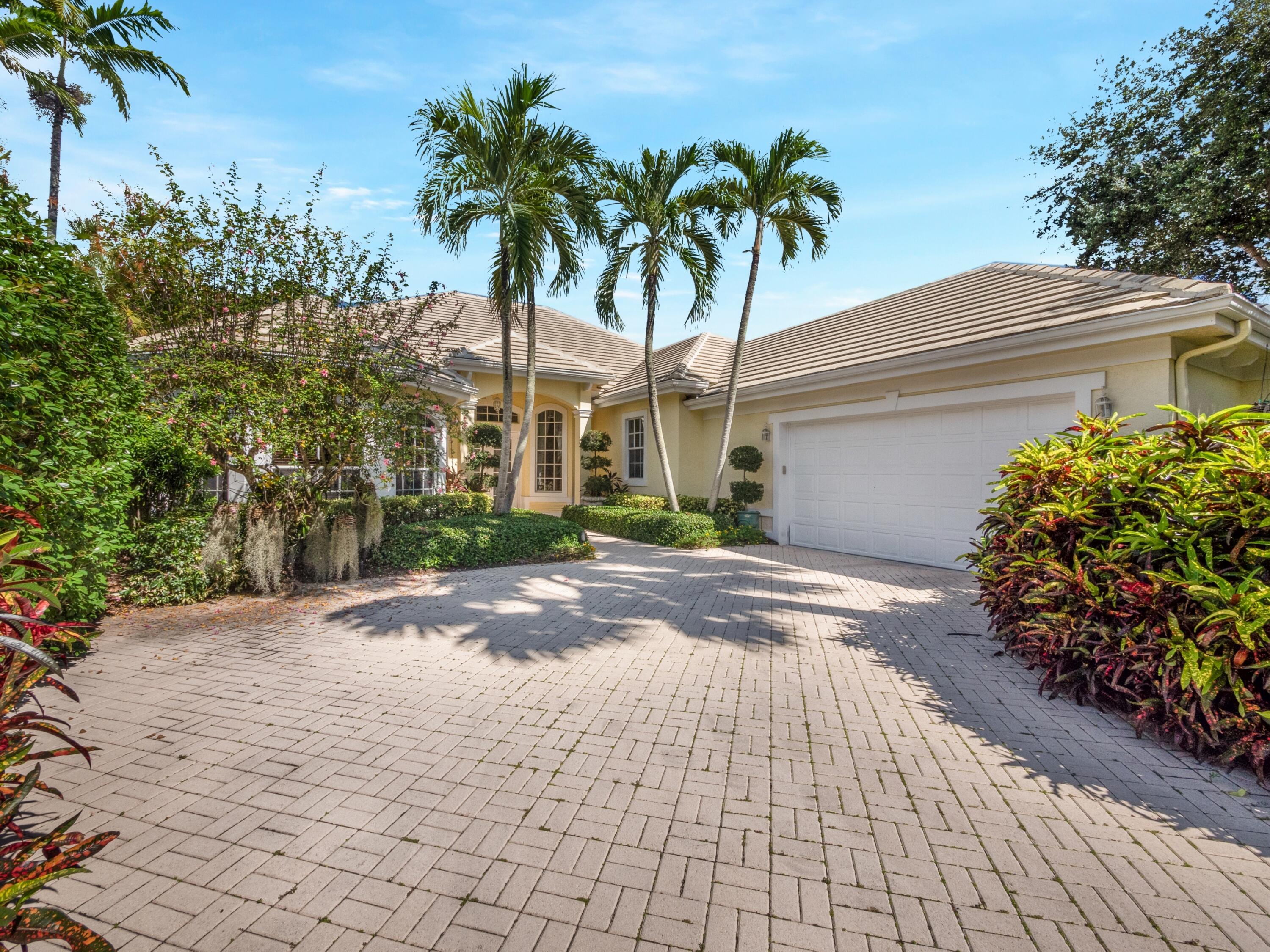 122 Chasewood Circle, Palm Beach Gardens, Palm Beach County, Florida - 4 Bedrooms  
3.5 Bathrooms - 