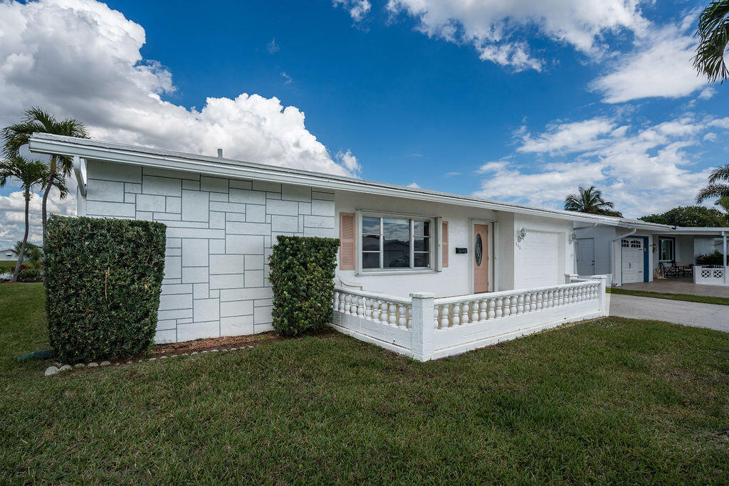 2001 Sw Roma Way, Boynton Beach, Palm Beach County, Florida - 2 Bedrooms  
2 Bathrooms - 