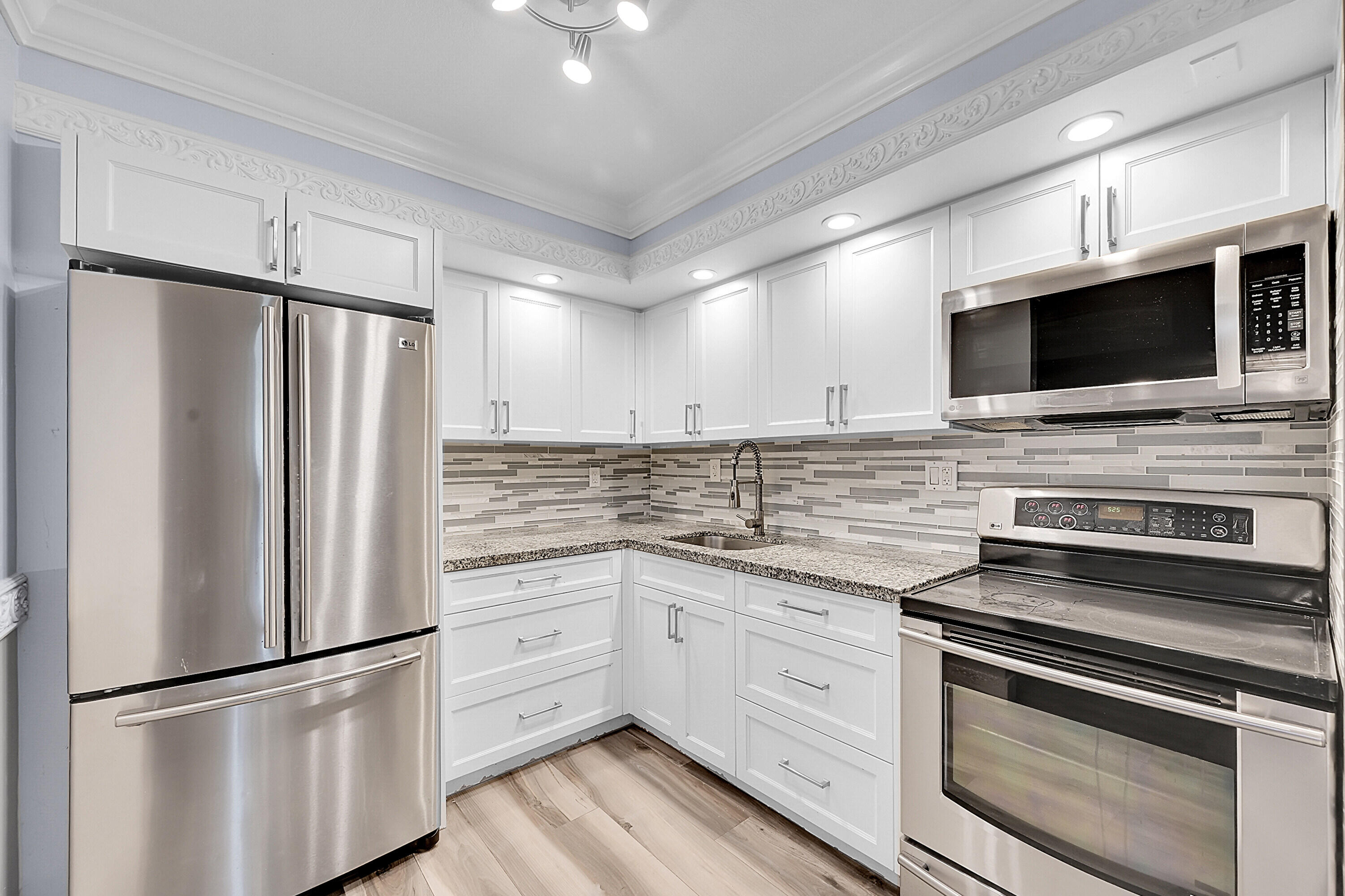 Property for Sale at 15496 Lakes Of Delray 107 Boulevard 107, Delray Beach, Palm Beach County, Florida - Bedrooms: 2 
Bathrooms: 2  - $169,900
