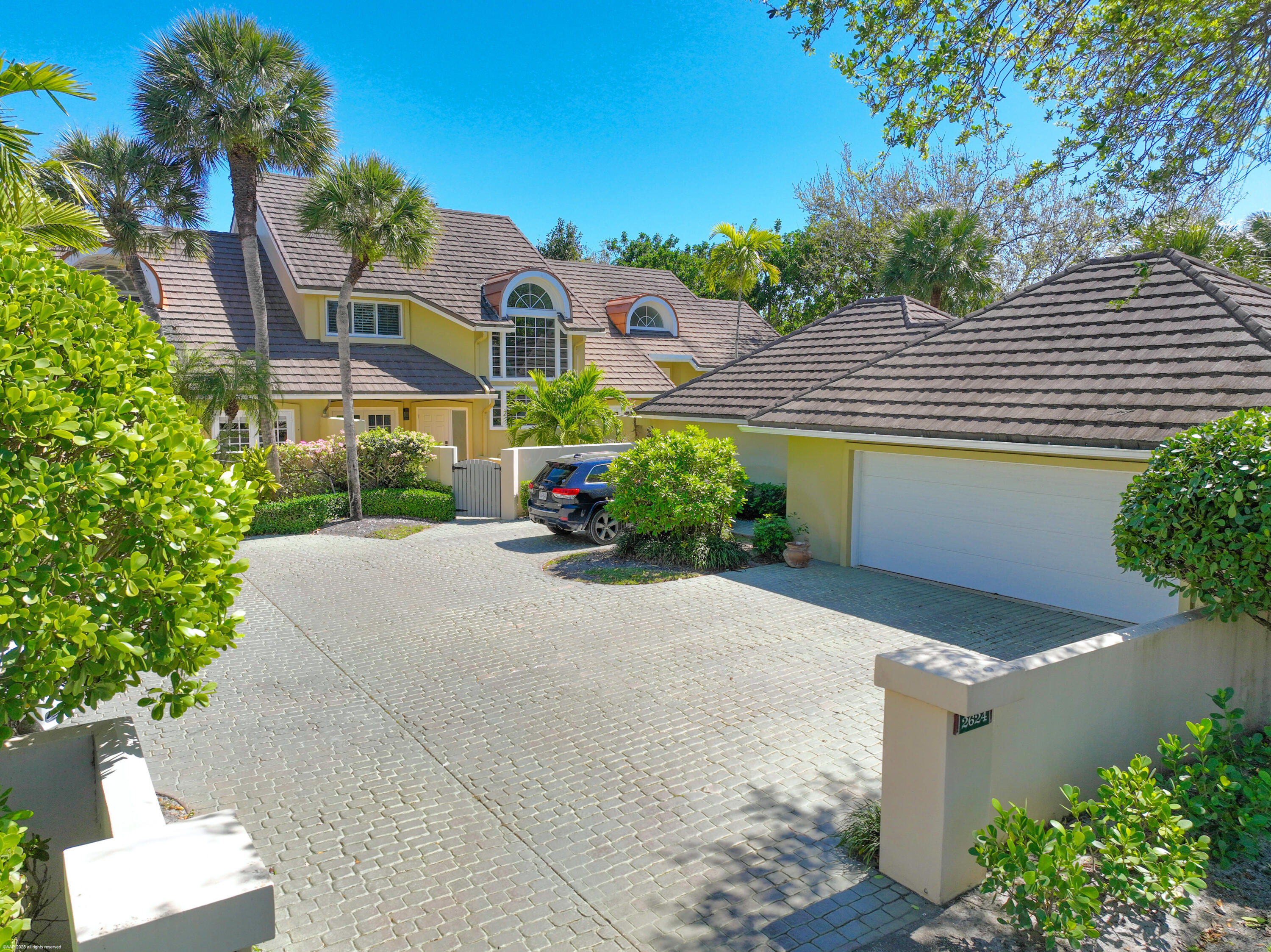 2624 Muirfield Court, Wellington, Palm Beach County, Florida - 2 Bedrooms  
2.5 Bathrooms - 