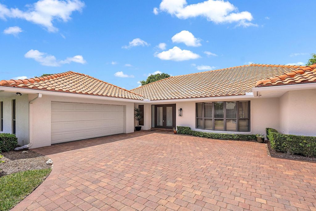 Photo of 16 Thurston Drive, Palm Beach Gardens, FL 33418 (MLS # RX-11094701)