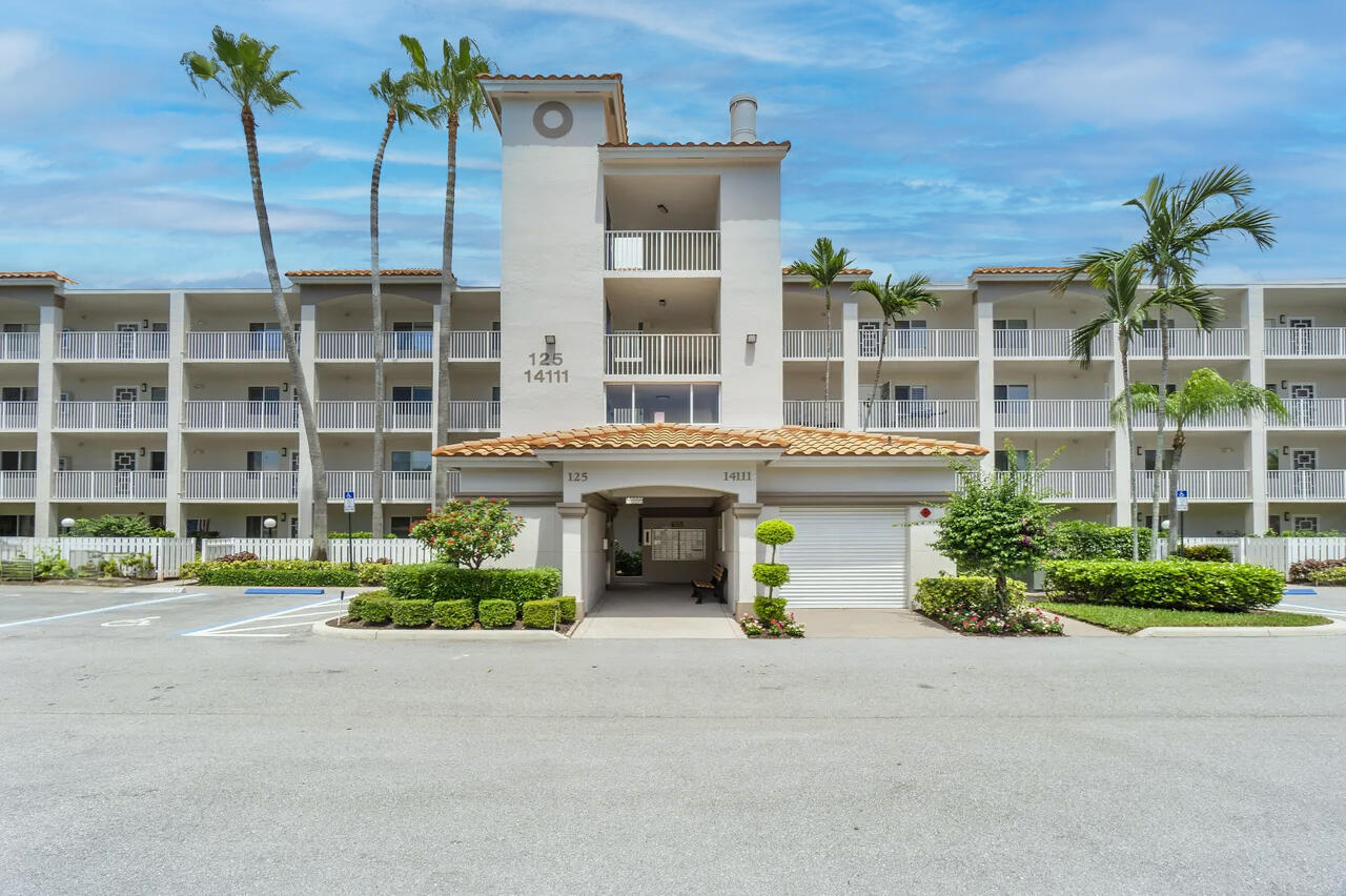 Property for Sale at 14111 Royal Vista Drive 403, Delray Beach, Palm Beach County, Florida - Bedrooms: 2 
Bathrooms: 2  - $275,000