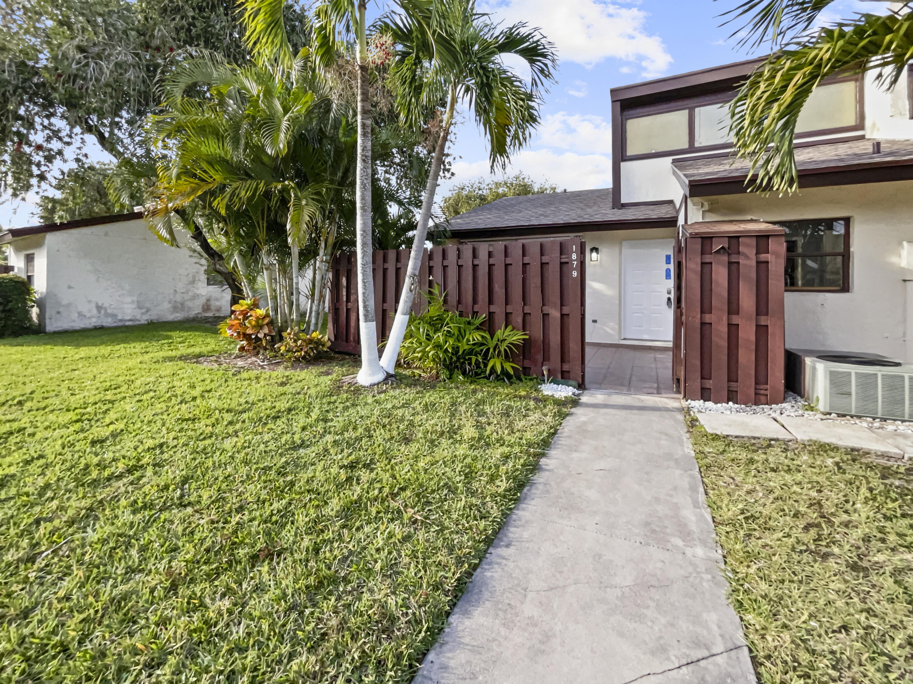 1879 Abbey Road 21A, West Palm Beach, Palm Beach County, Florida - 2 Bedrooms  
2 Bathrooms - 