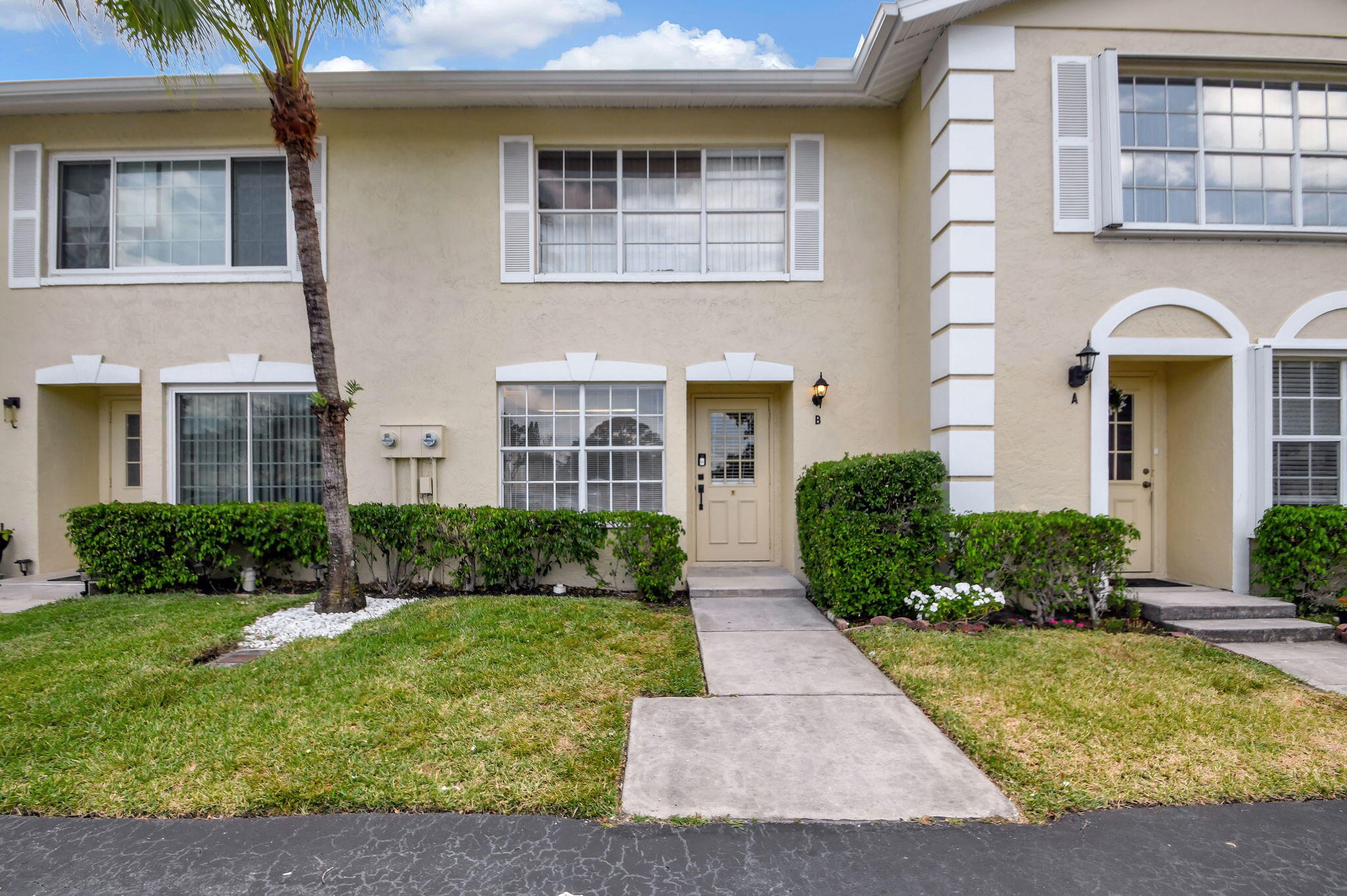 Property for Sale at 220 Foxtail Drive B, Greenacres, Palm Beach County, Florida - Bedrooms: 3 
Bathrooms: 2.5  - $289,900