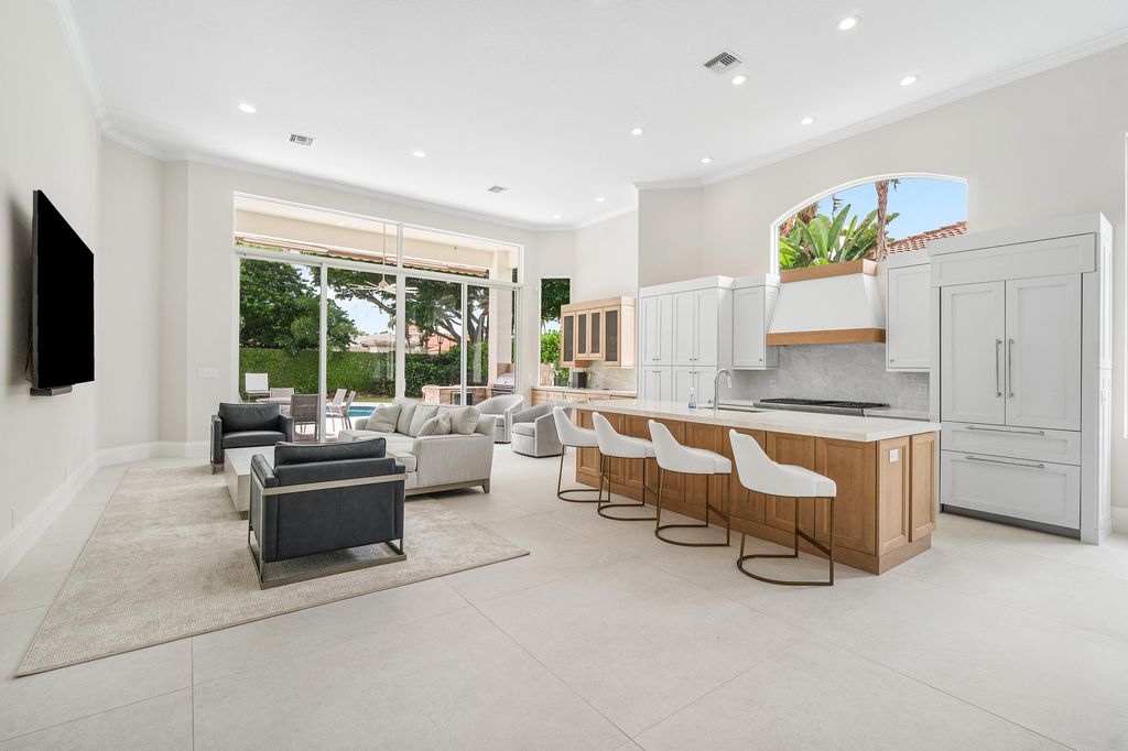 Photo of 262 Isle Way, Palm Beach Gardens, FL 33418 (MLS # RX-11123112)