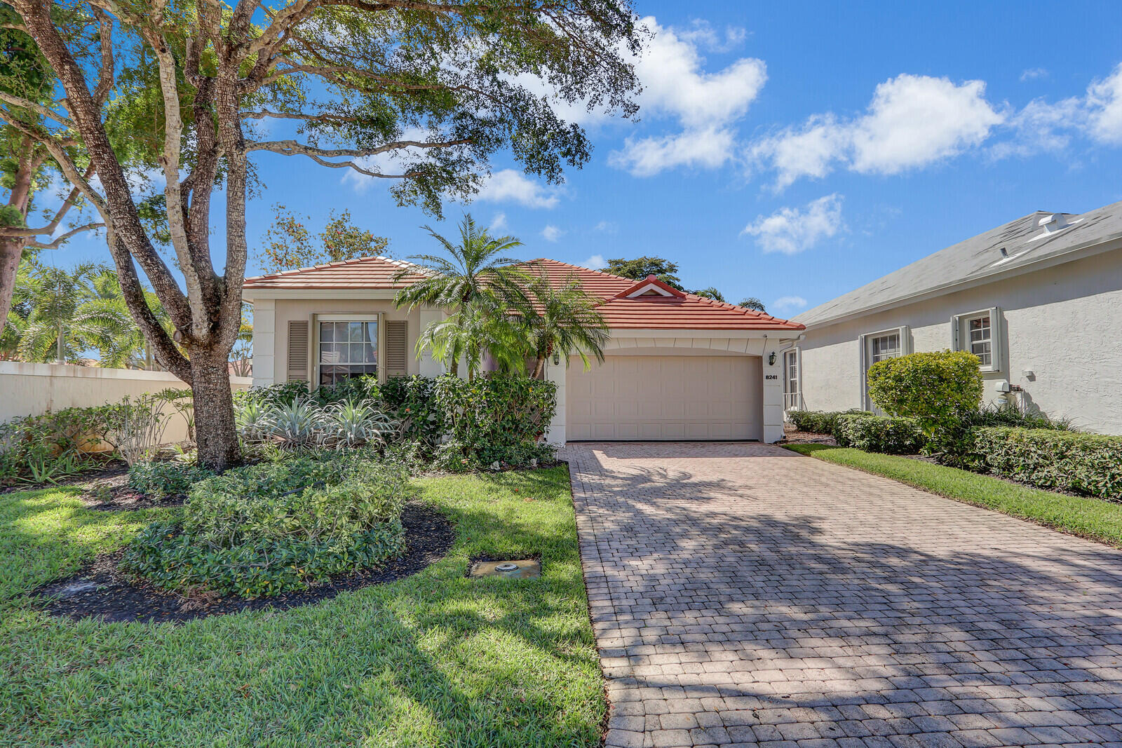 Property for Sale at 8241 Heritage Club Drive, West Palm Beach, Palm Beach County, Florida - Bedrooms: 3 
Bathrooms: 2.5  - $699,000