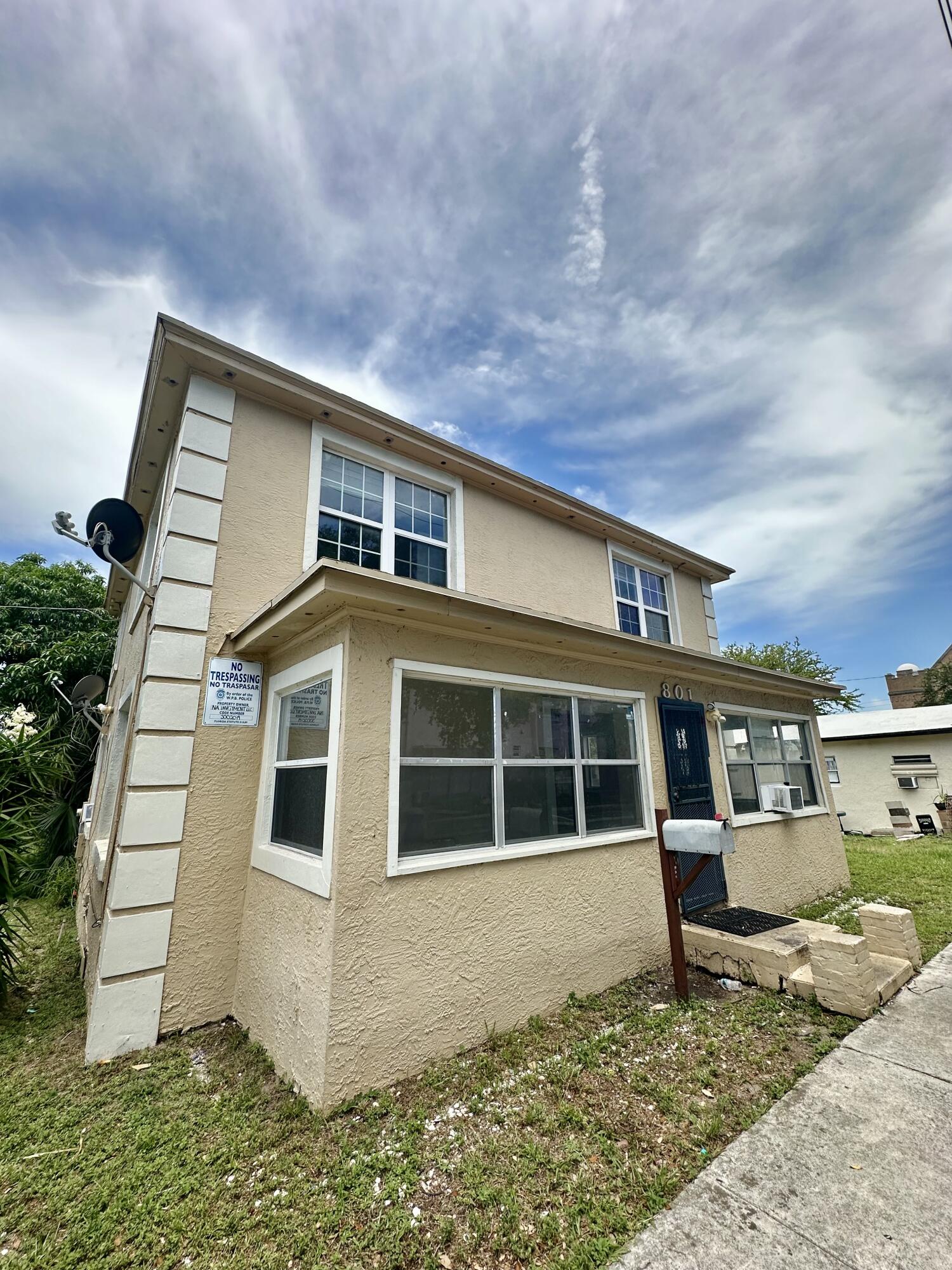 Property for Sale at 801 Division Avenue, West Palm Beach, Palm Beach County, Florida - Bedrooms: 6 
Bathrooms: 3  - $499,000