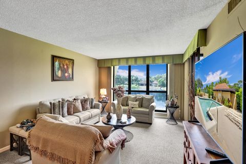 Photo of 5344 Woodland Lakes Drive #223, Palm Beach Gardens, FL 33418 (MLS # RX-11018705)