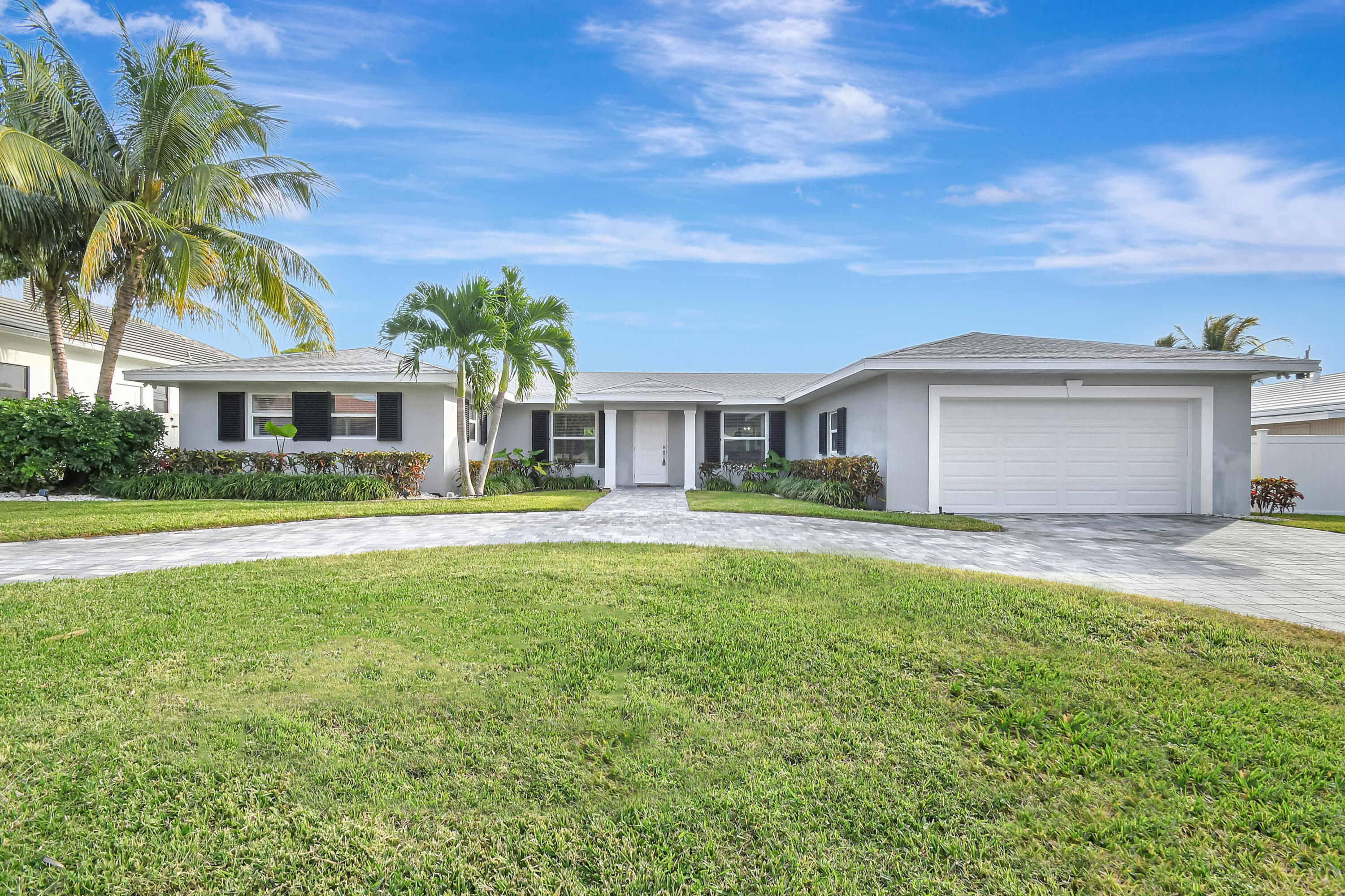 906 Sw 28th Avenue, Boynton Beach, Palm Beach County, Florida - 3 Bedrooms  
2.5 Bathrooms - 